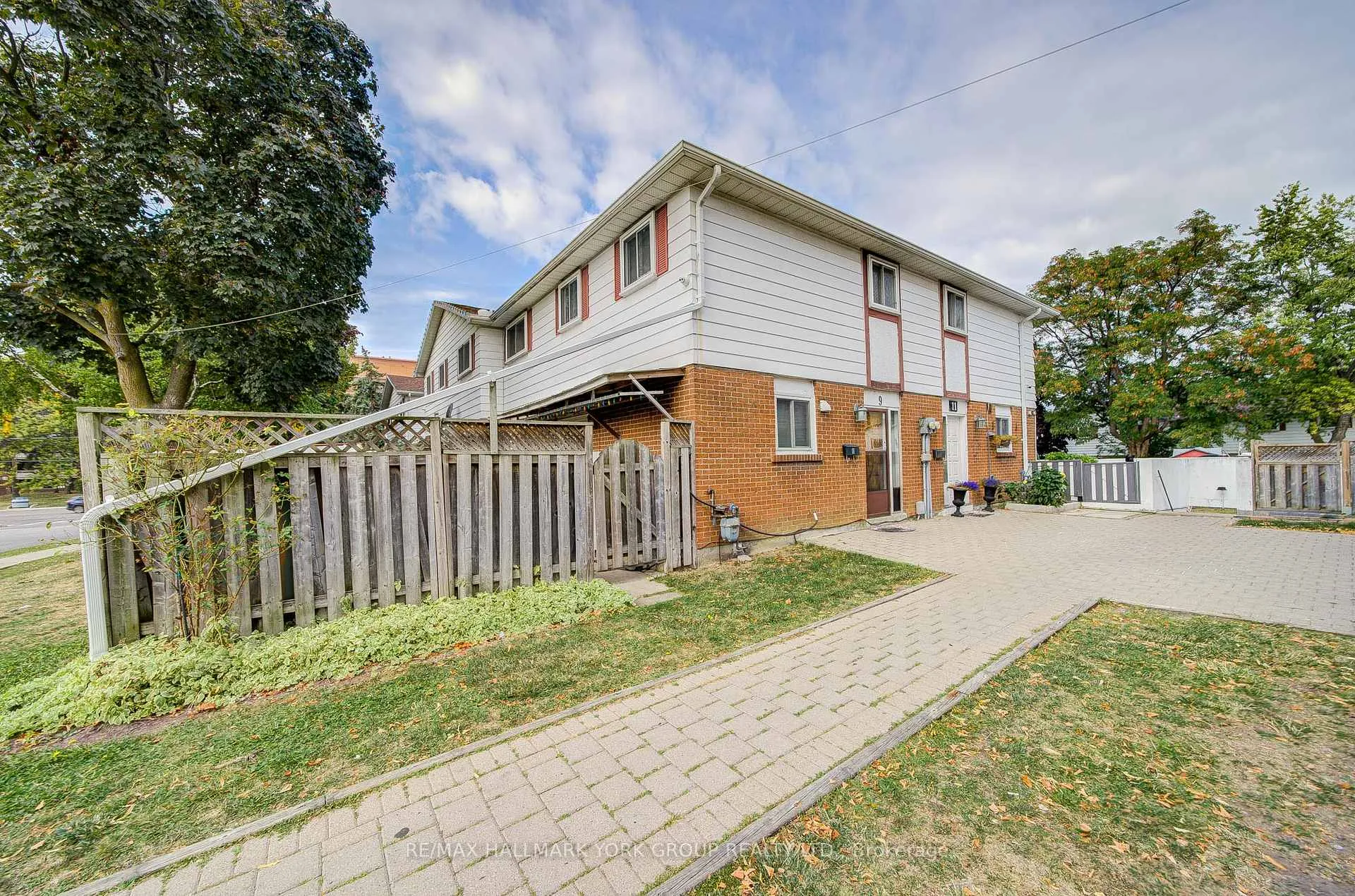 Front of 9 Bur Oak Way