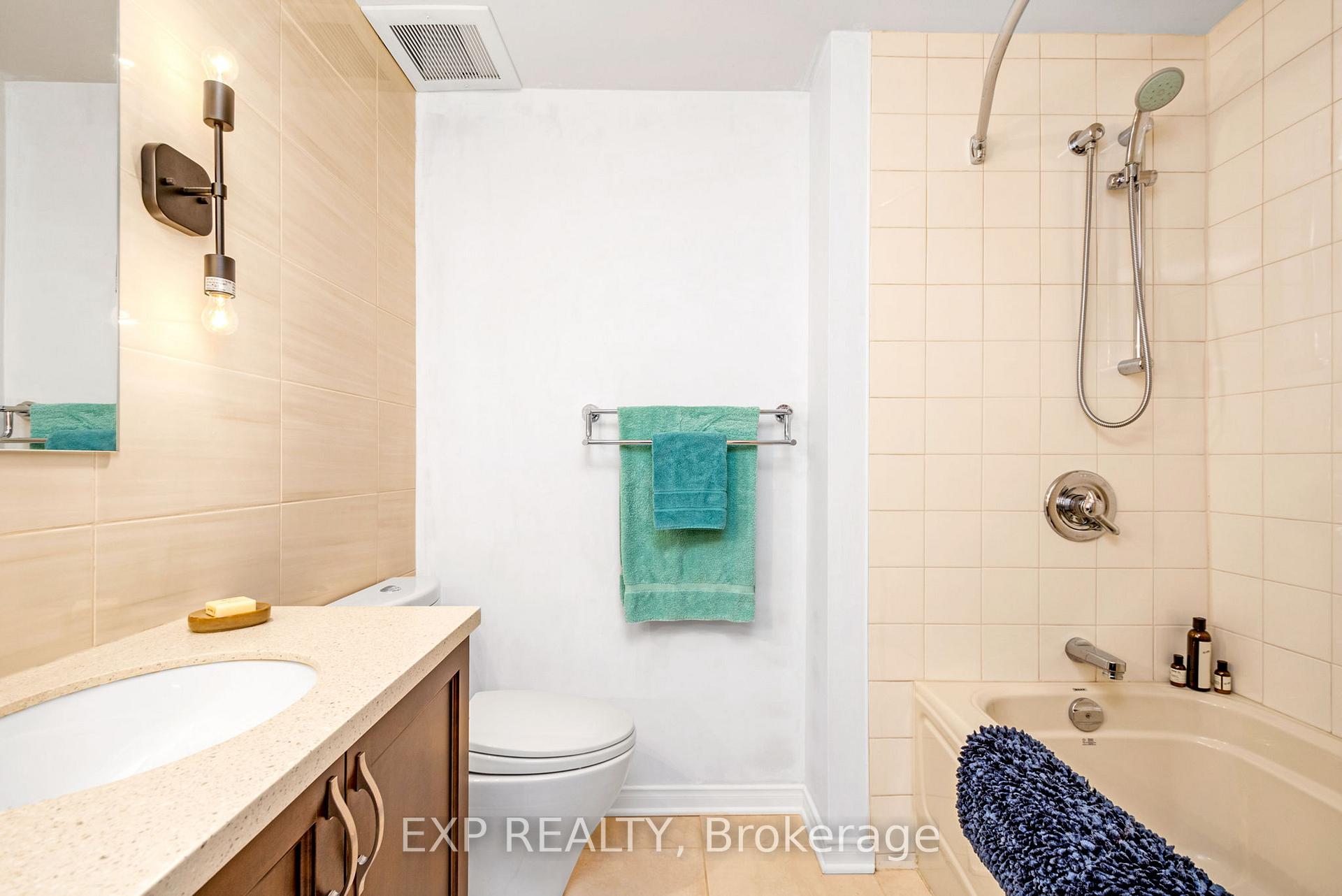 Photo 12 of Unit 704, 556 Laurier Avenue, Ottawa, Ottawa Centre — HOMEH