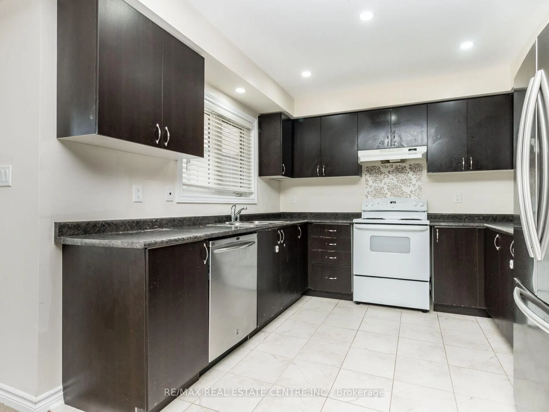 Photo 9 of Unit 09, 200 Veterans Drive, Brampton, Northwest Brampton — HOMEH