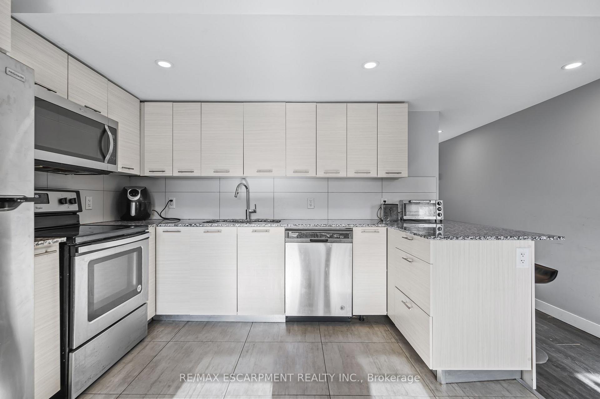 Photo 7 of Unit 212, 338 Albert Street, Waterloo, Lakeshore Village — HOMEH