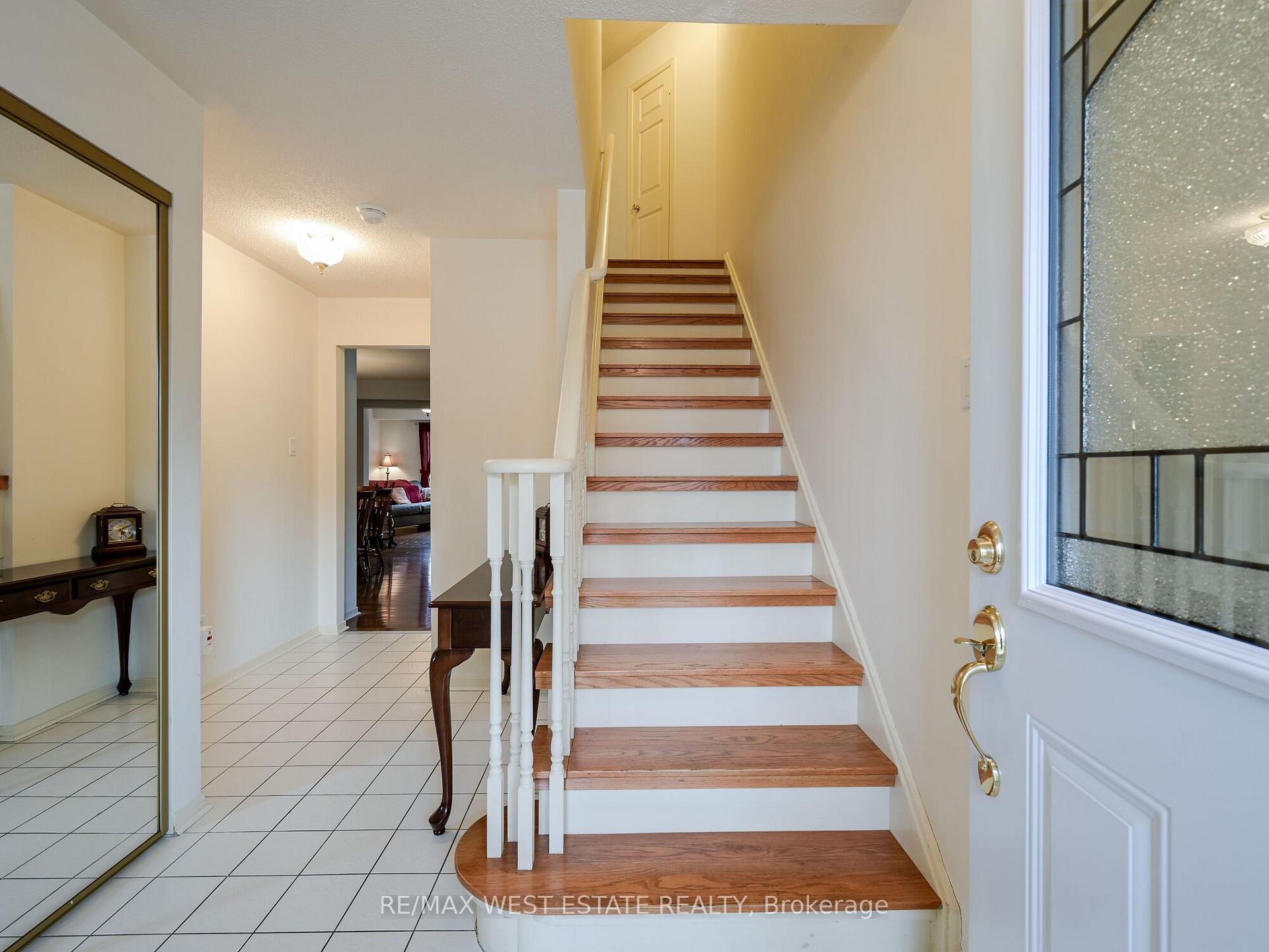 Photo 4 of 26 Bridlefield Crescent, Caledon, Bolton North — HOMEH