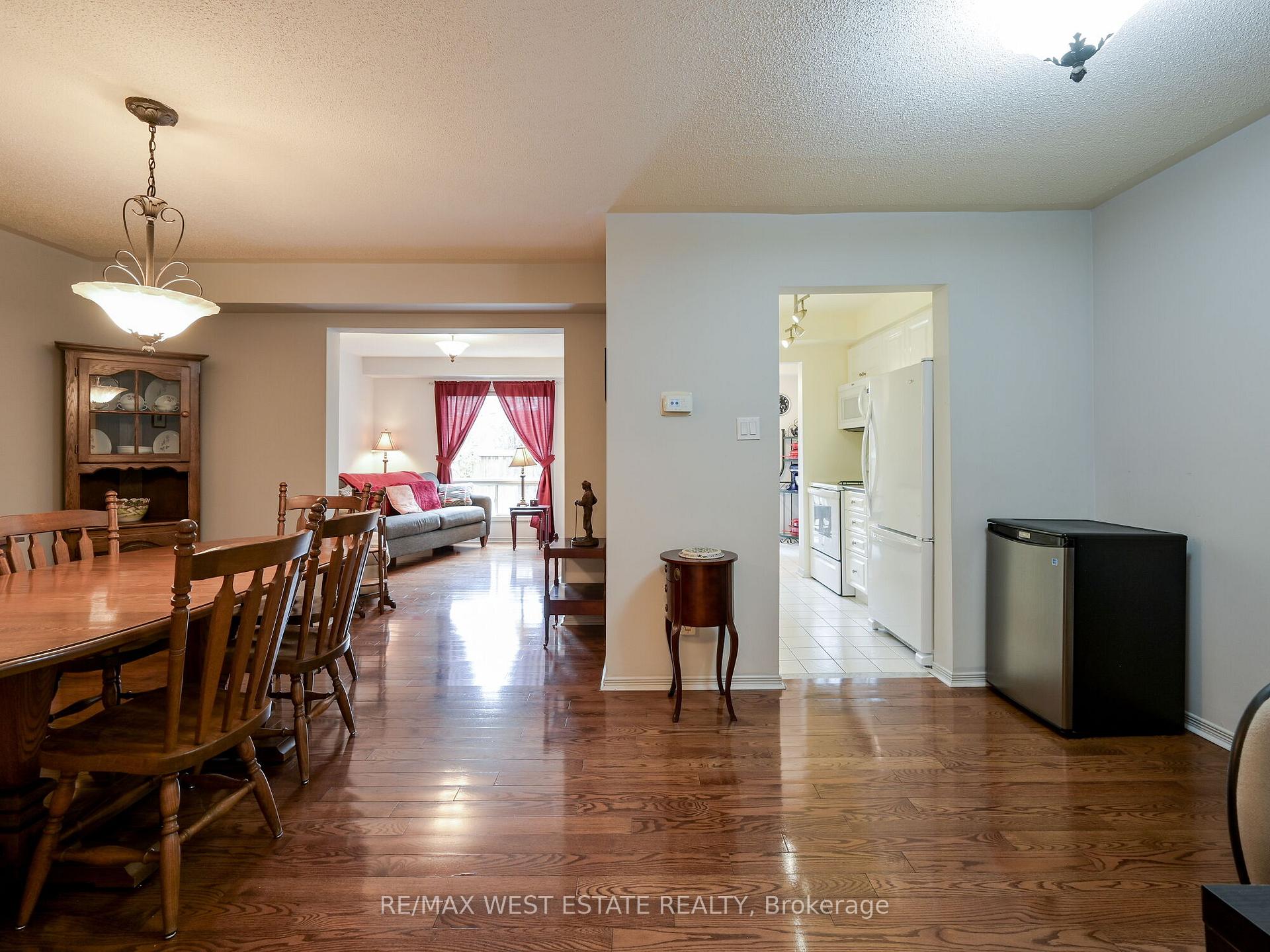 Photo 6 of 26 Bridlefield Crescent, Caledon, Bolton North — HOMEH