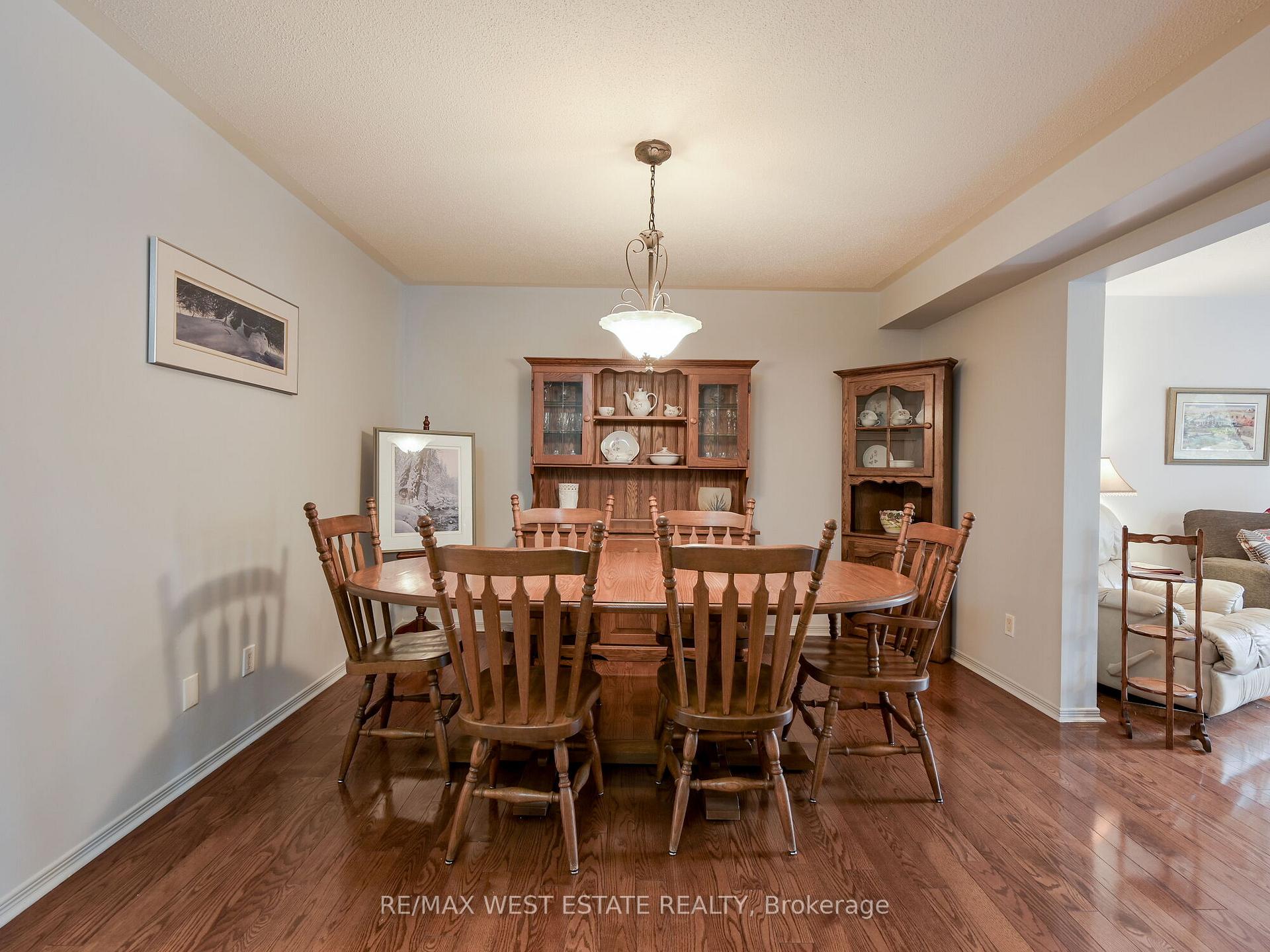 Photo 8 of 26 Bridlefield Crescent, Caledon, Bolton North — HOMEH
