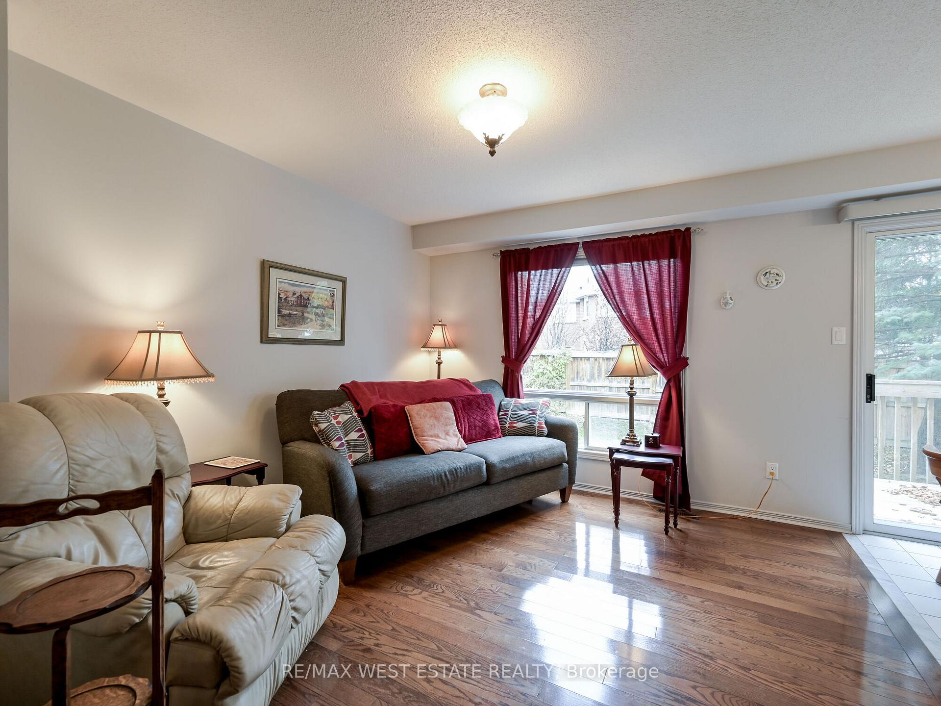 Photo 9 of 26 Bridlefield Crescent, Caledon, Bolton North — HOMEH