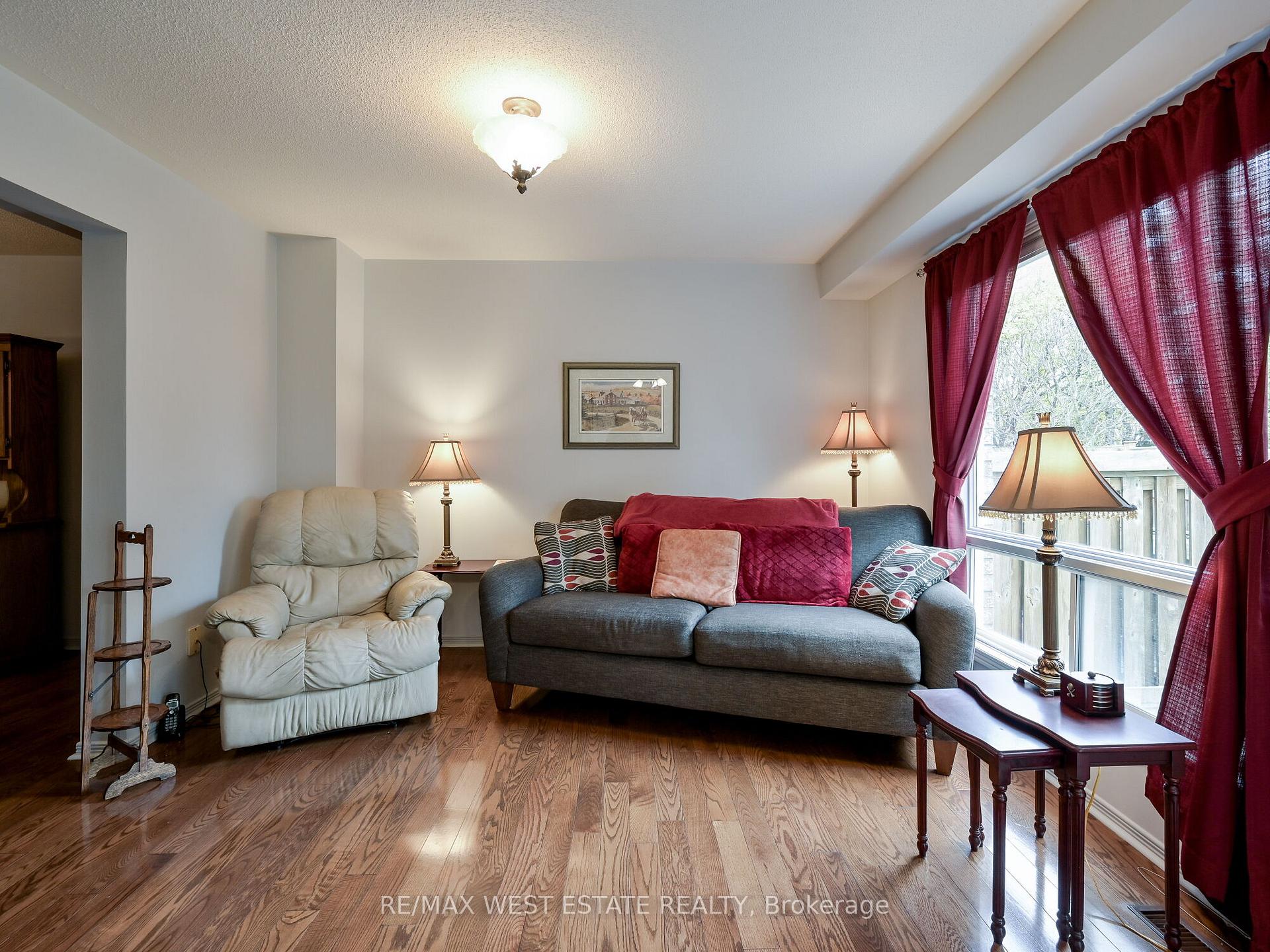 Photo 10 of 26 Bridlefield Crescent, Caledon, Bolton North — HOMEH