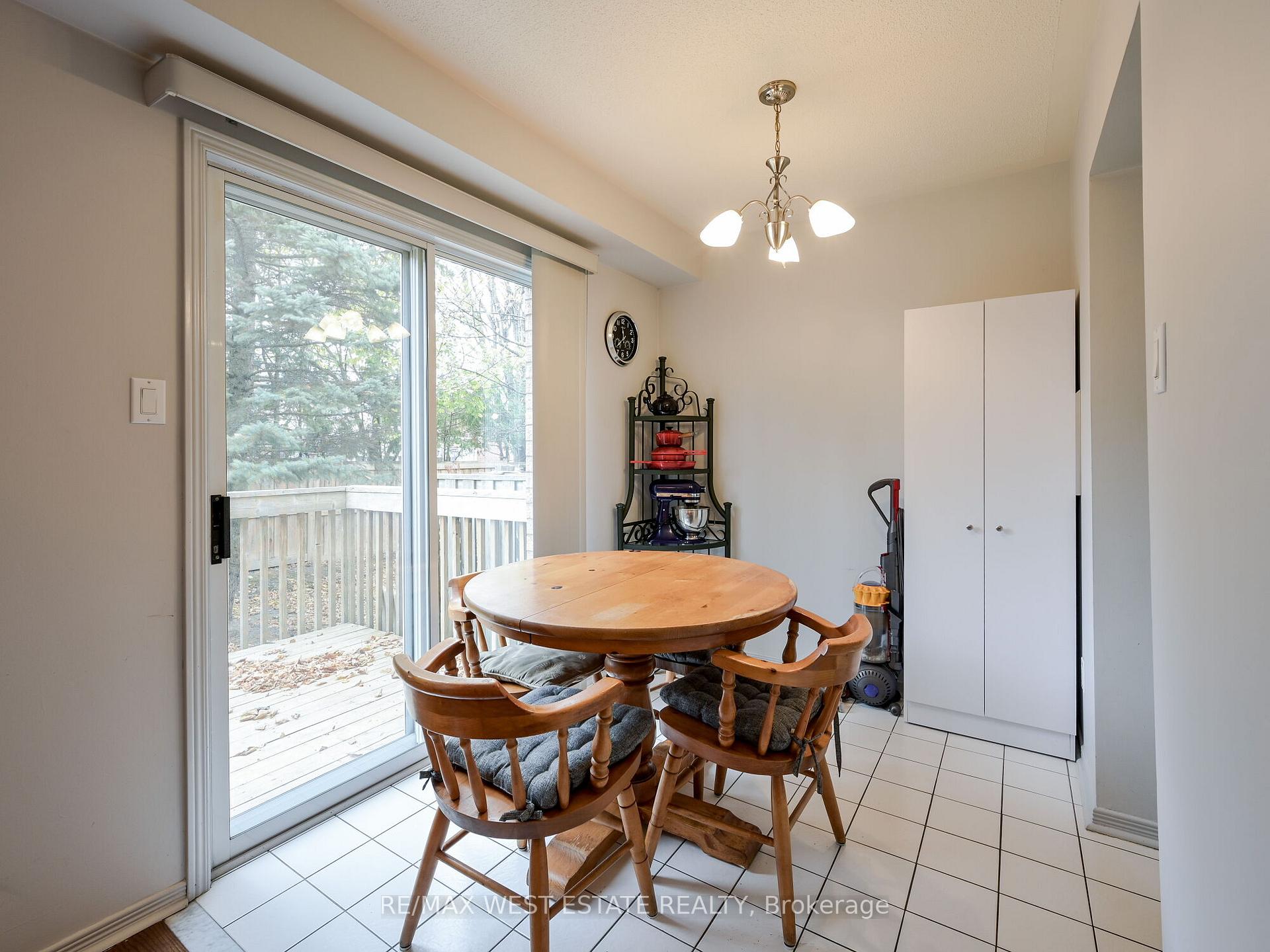 Photo 11 of 26 Bridlefield Crescent, Caledon, Bolton North — HOMEH
