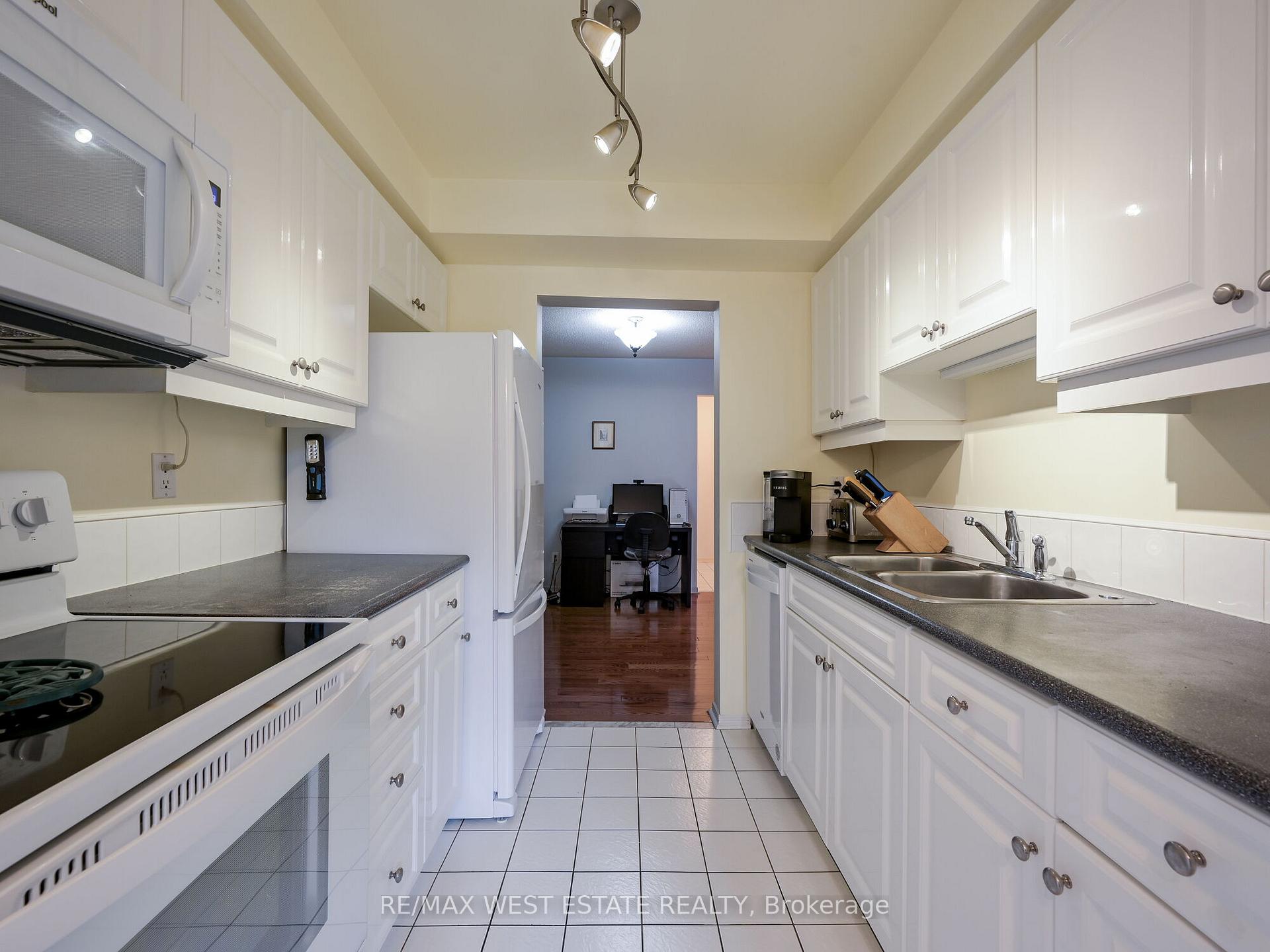 Photo 13 of 26 Bridlefield Crescent, Caledon, Bolton North — HOMEH