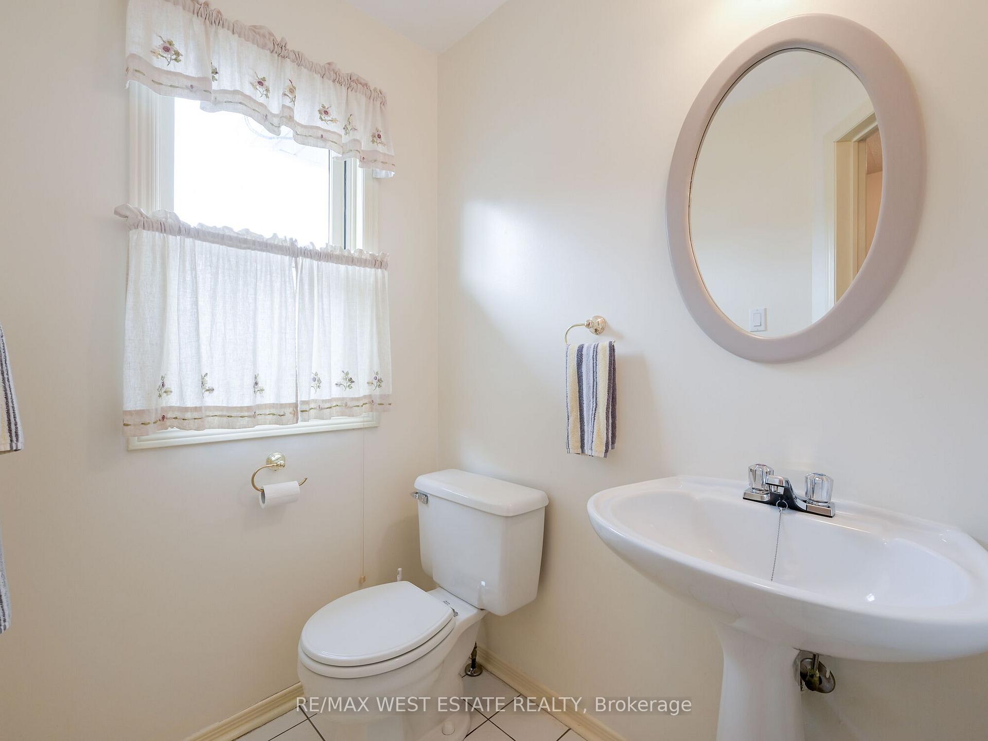 Photo 15 of 26 Bridlefield Crescent, Caledon, Bolton North — HOMEH