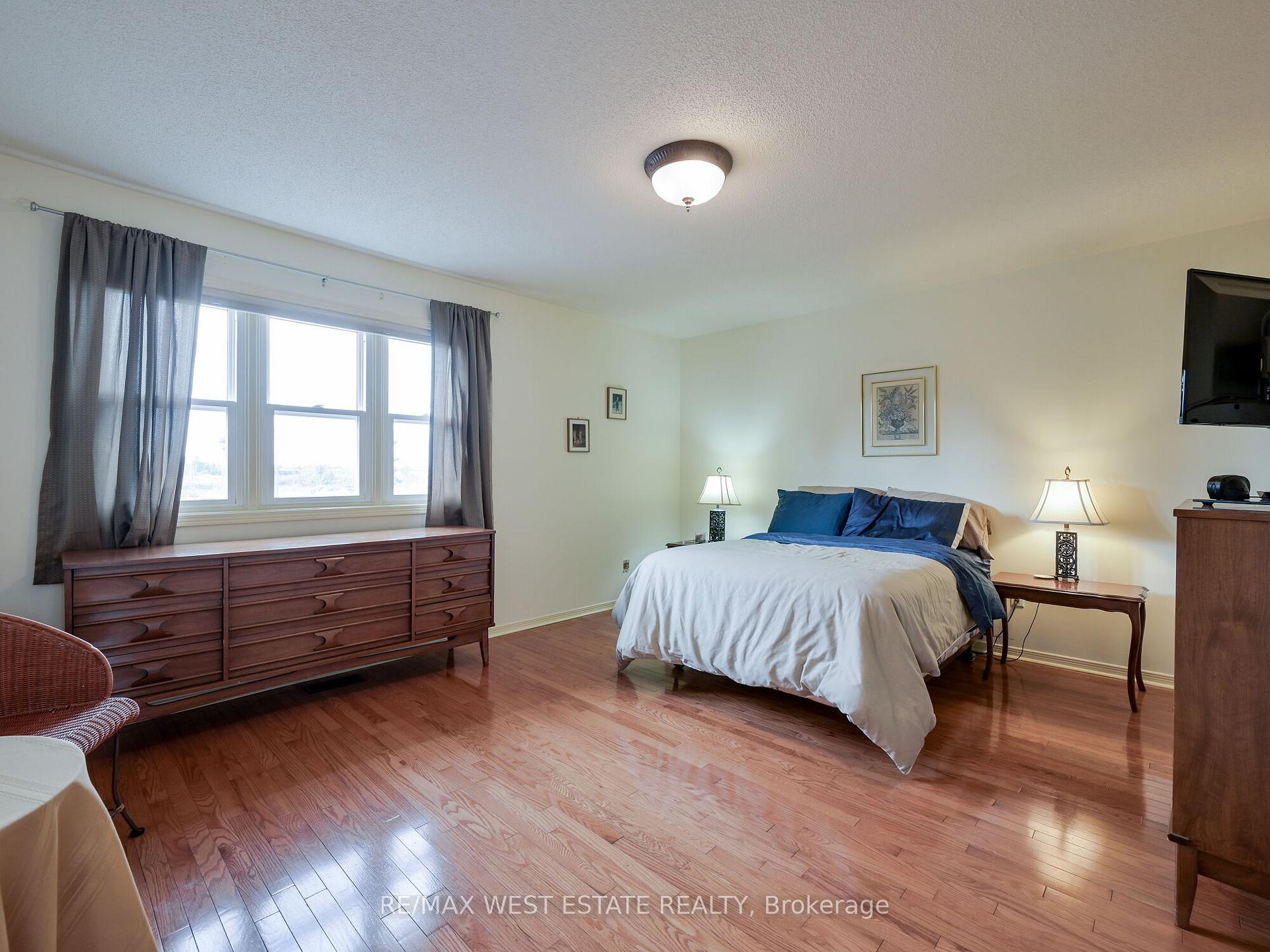 Photo 16 of 26 Bridlefield Crescent, Caledon, Bolton North — HOMEH