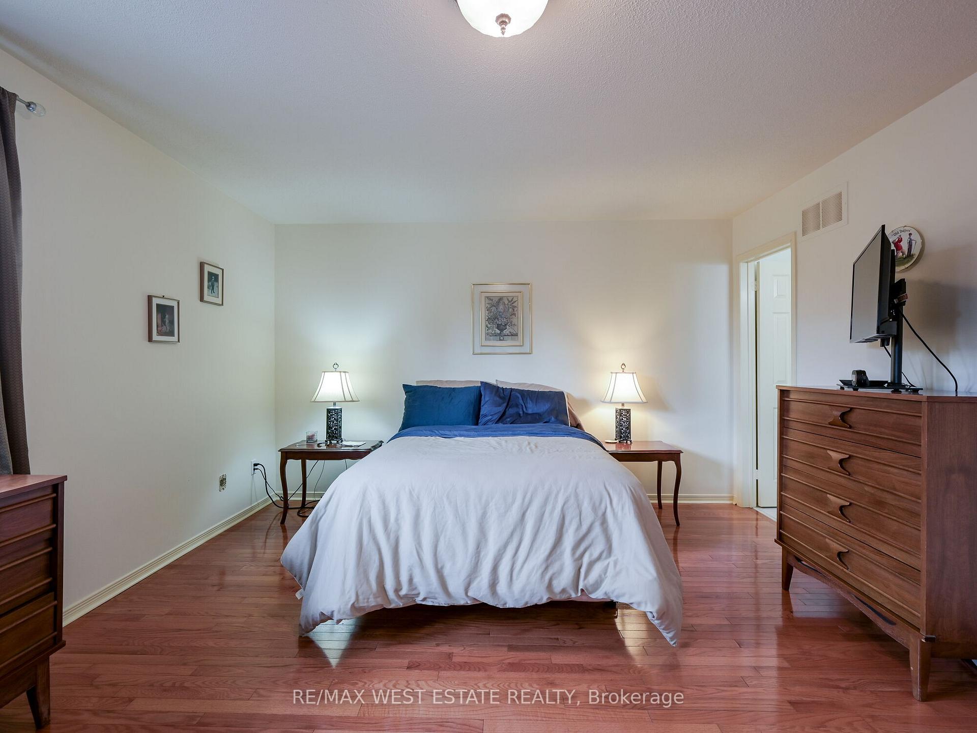 Photo 17 of 26 Bridlefield Crescent, Caledon, Bolton North — HOMEH