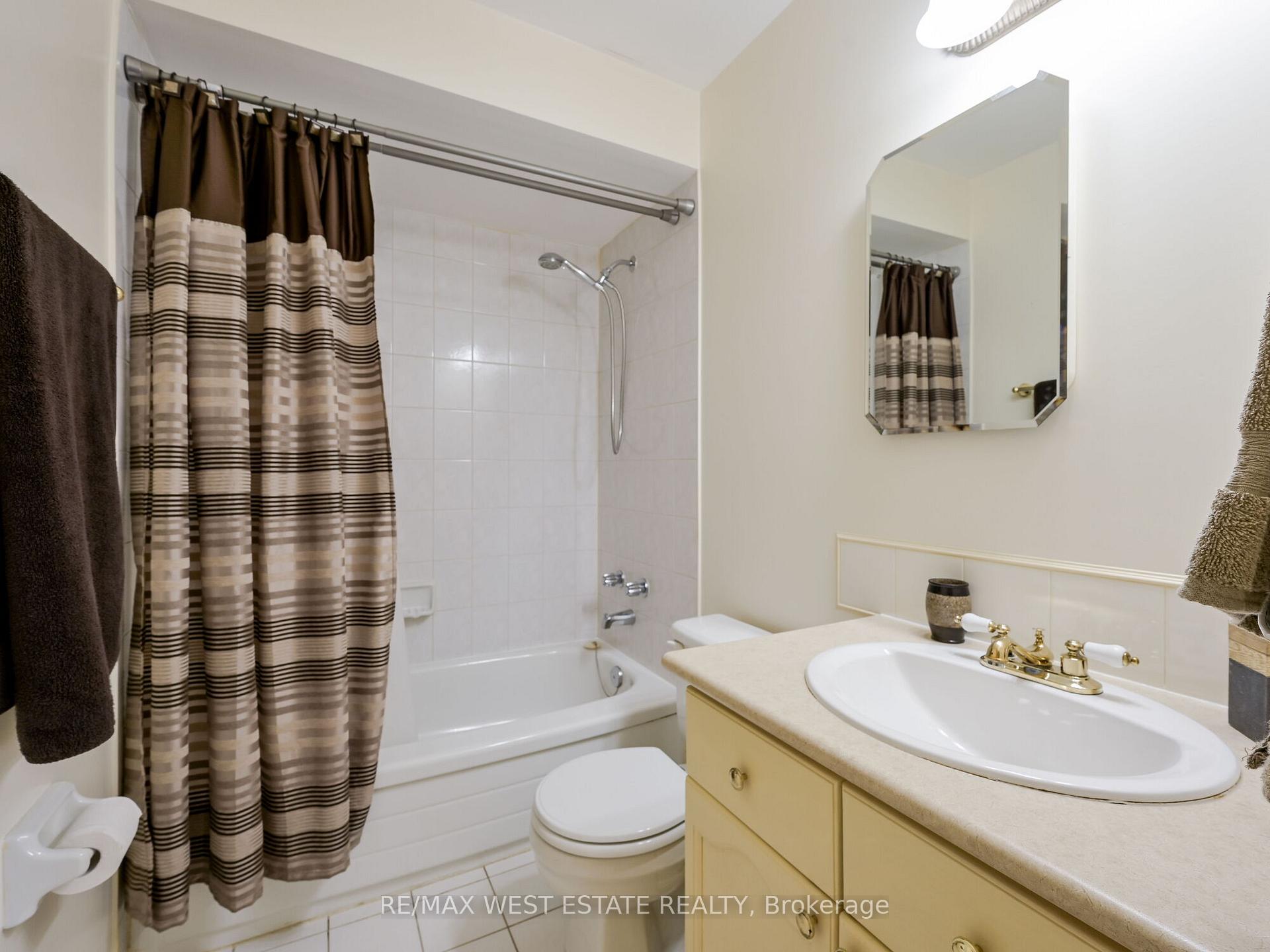 Photo 18 of 26 Bridlefield Crescent, Caledon, Bolton North — HOMEH