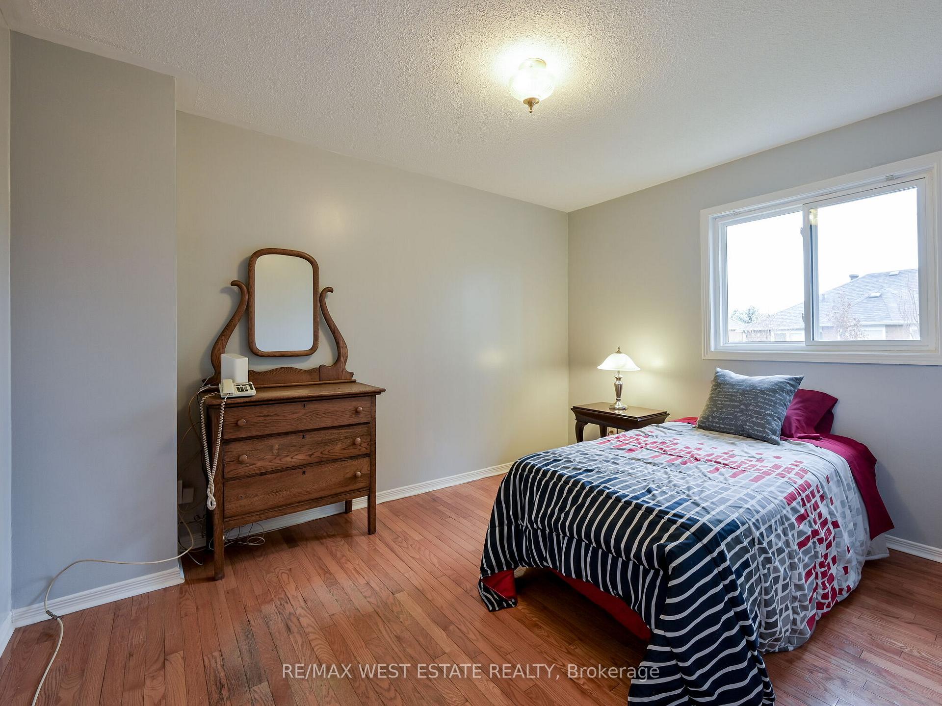 Photo 19 of 26 Bridlefield Crescent, Caledon, Bolton North — HOMEH