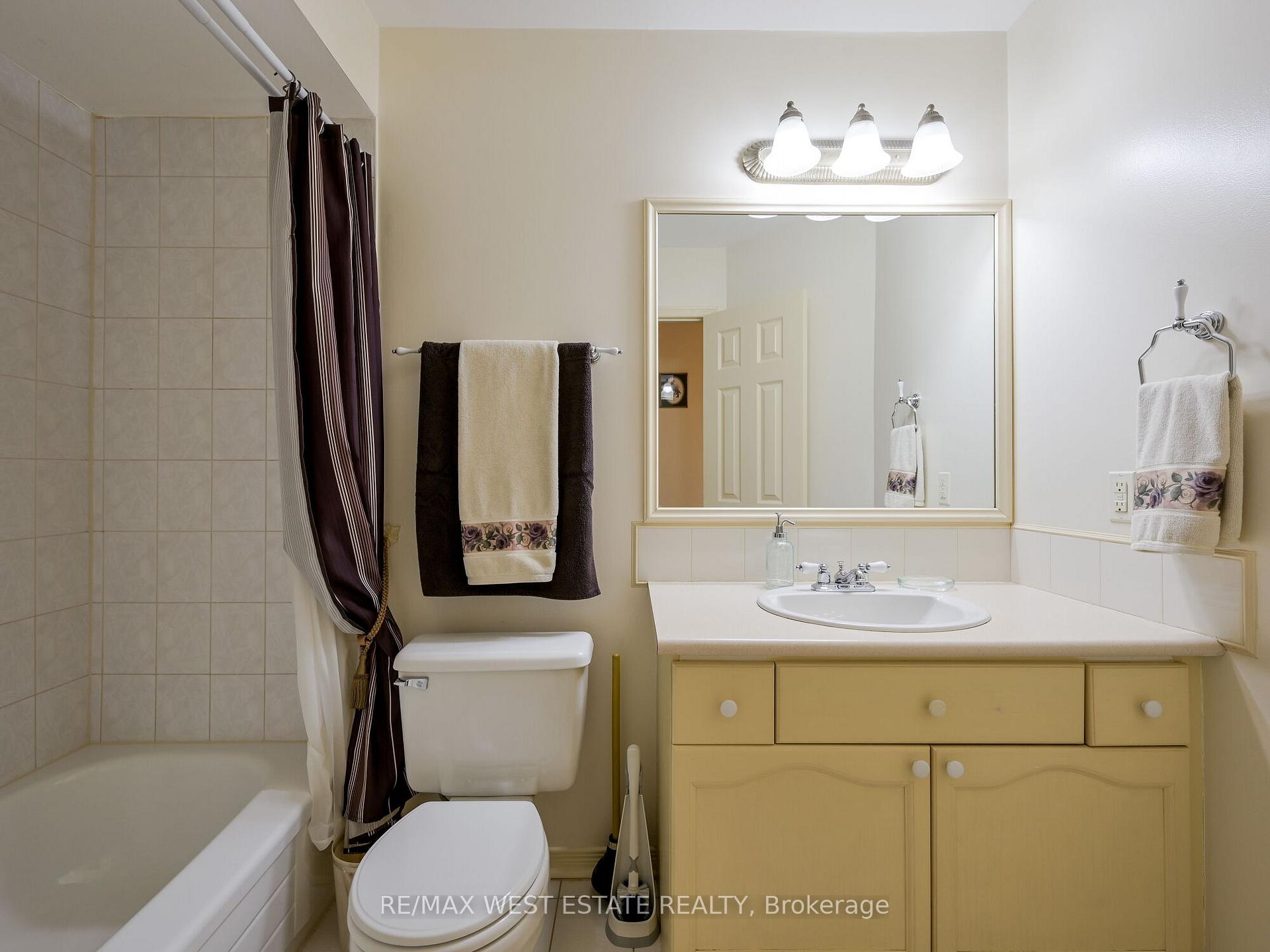 Photo 21 of 26 Bridlefield Crescent, Caledon, Bolton North — HOMEH