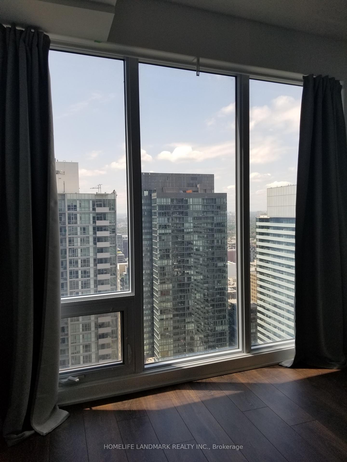 Photo 3 of Unit 3903, 125 Blue Jays Way, Toronto, Waterfront Communities — HOMEH