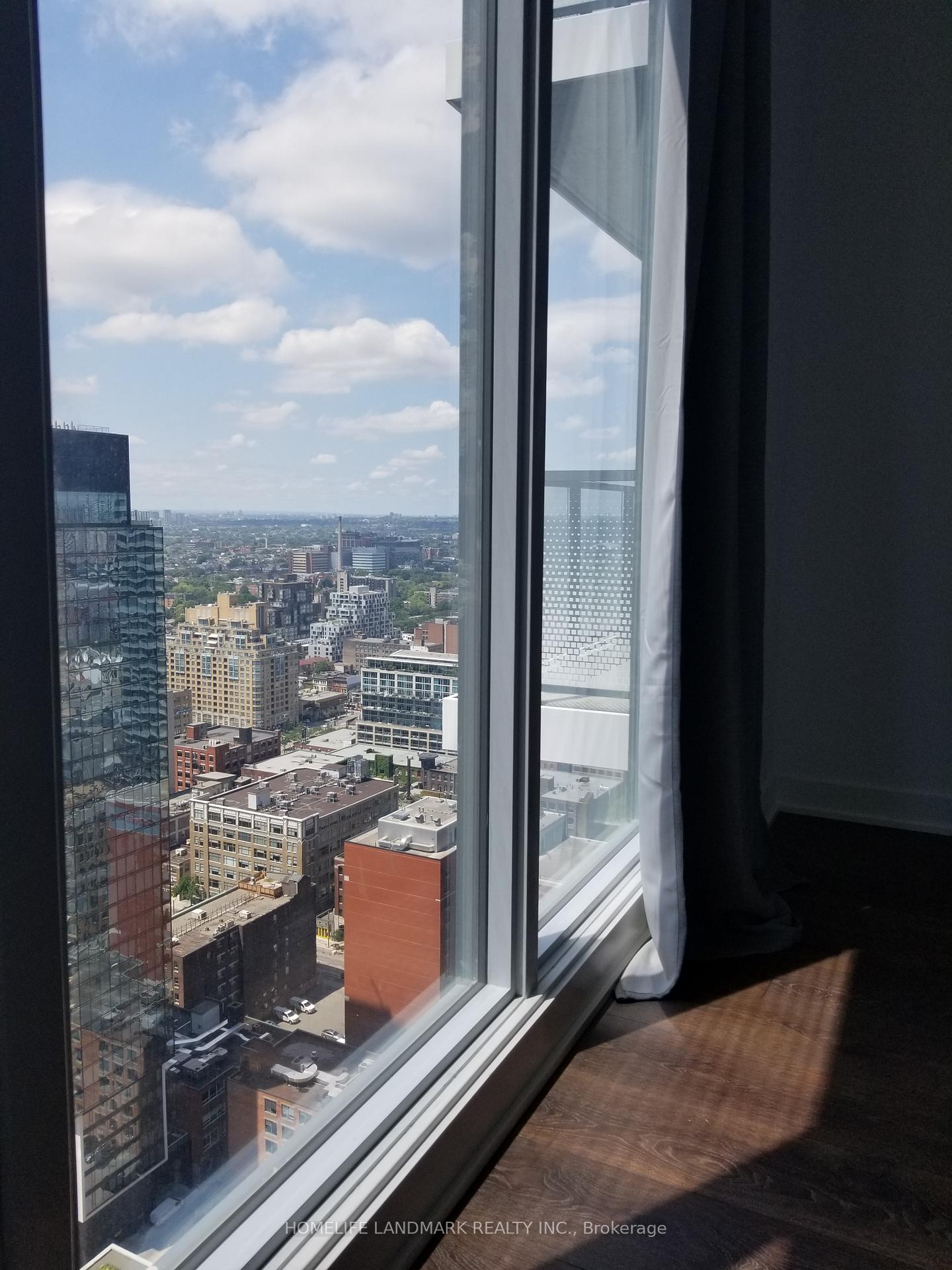Photo 5 of Unit 3903, 125 Blue Jays Way, Toronto, Waterfront Communities — HOMEH