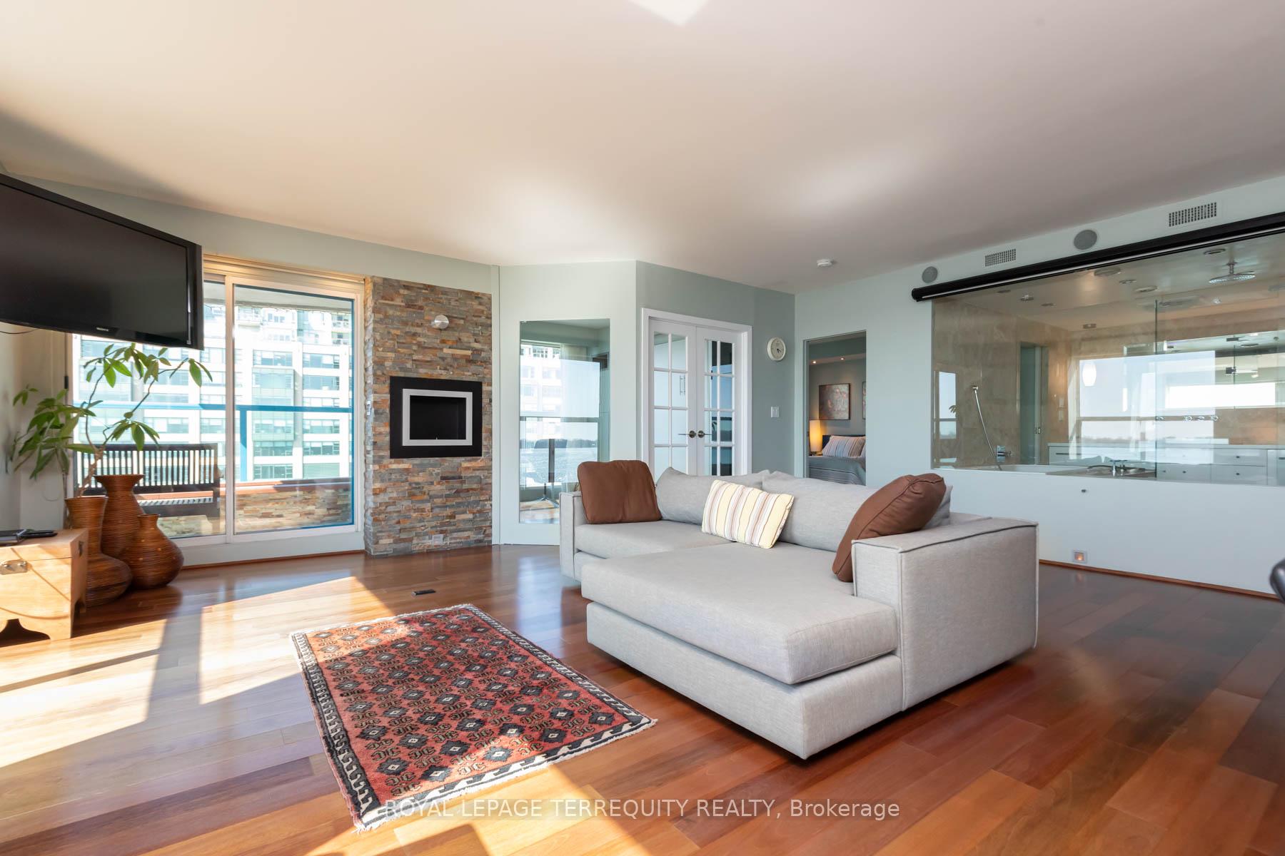 Photo 4 of Unit 708, 99 Harbour Square, Toronto, Waterfront Communities — HOMEH