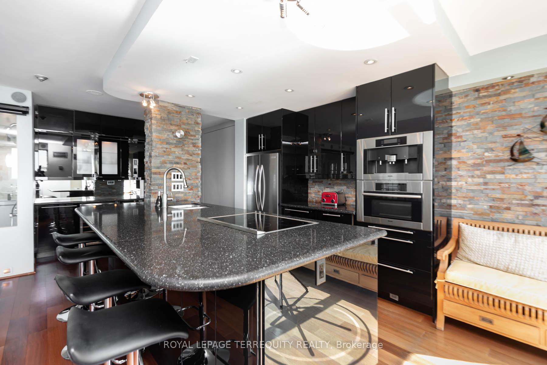 Photo 13 of Unit 708, 99 Harbour Square, Toronto, Waterfront Communities — HOMEH