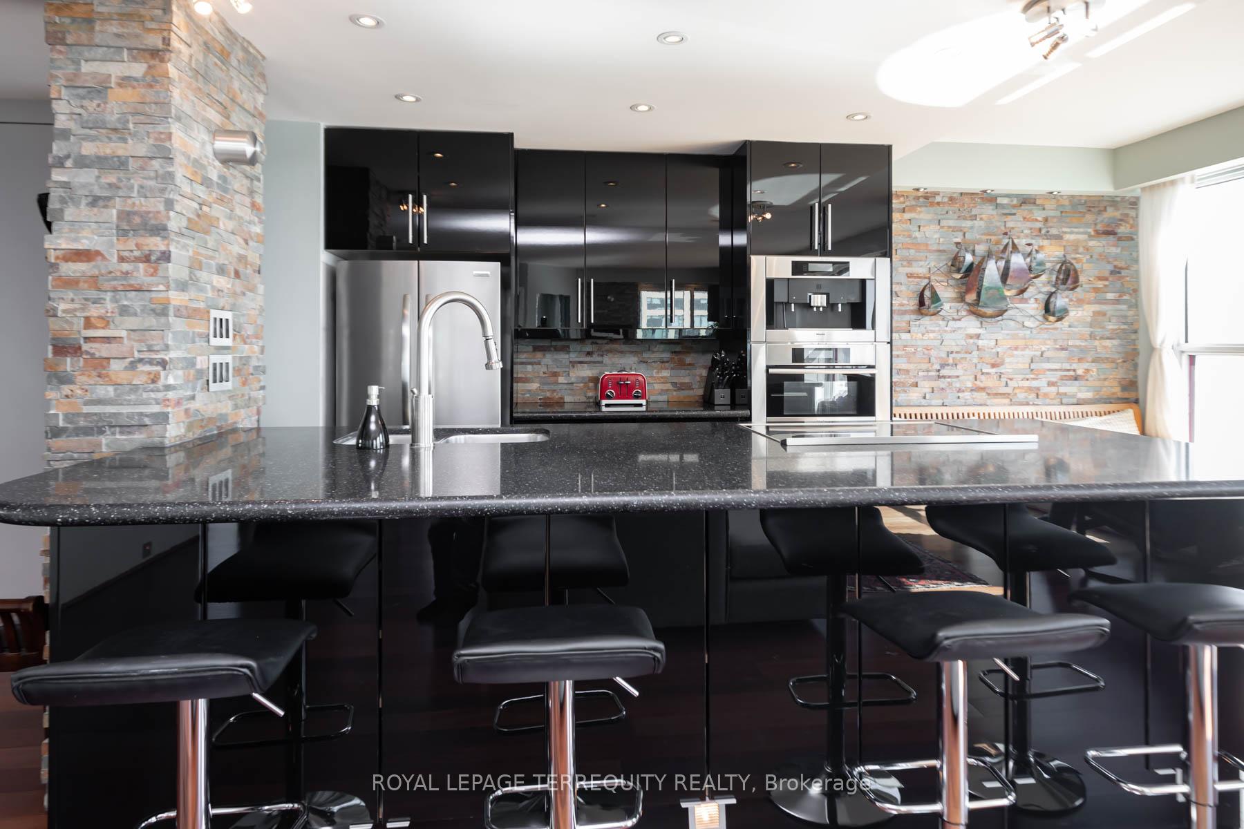 Photo 8 of Unit 708, 99 Harbour Square, Toronto, Waterfront Communities — HOMEH