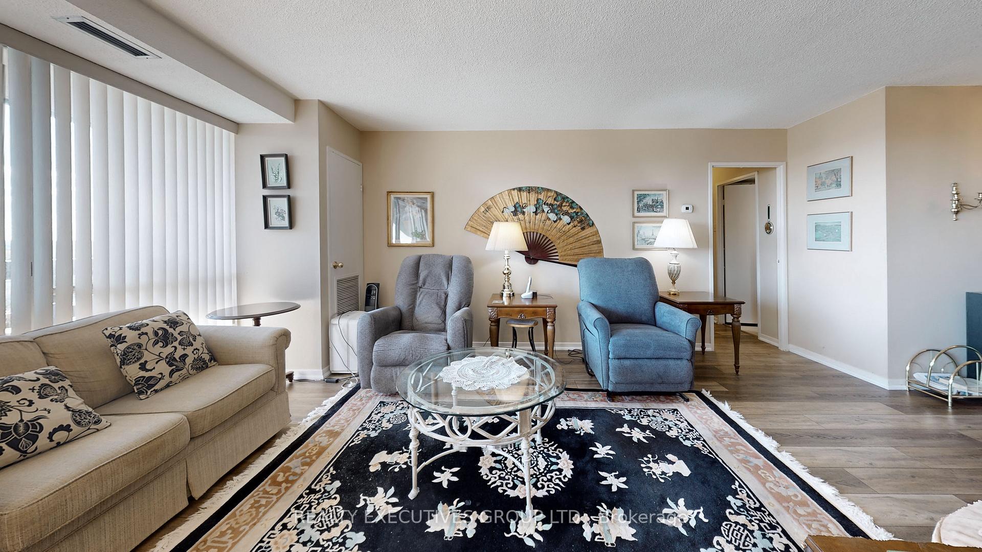 Photo 5 of Unit 1502, 8111 Yonge Street, Markham, Royal Orchard — HOMEH