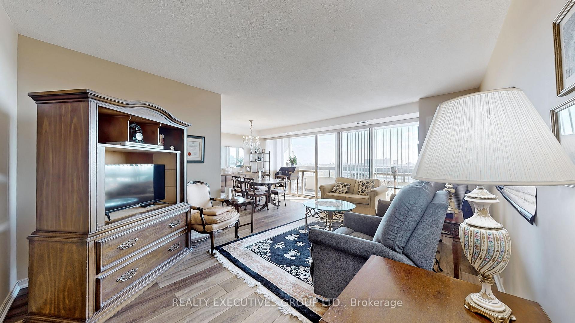 Photo 7 of Unit 1502, 8111 Yonge Street, Markham, Royal Orchard — HOMEH