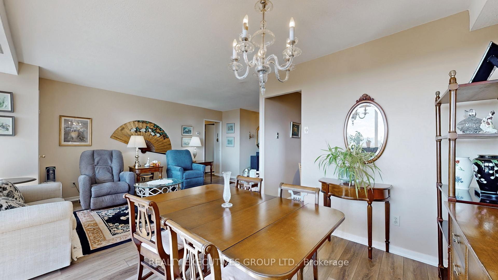 Photo 11 of Unit 1502, 8111 Yonge Street, Markham, Royal Orchard — HOMEH
