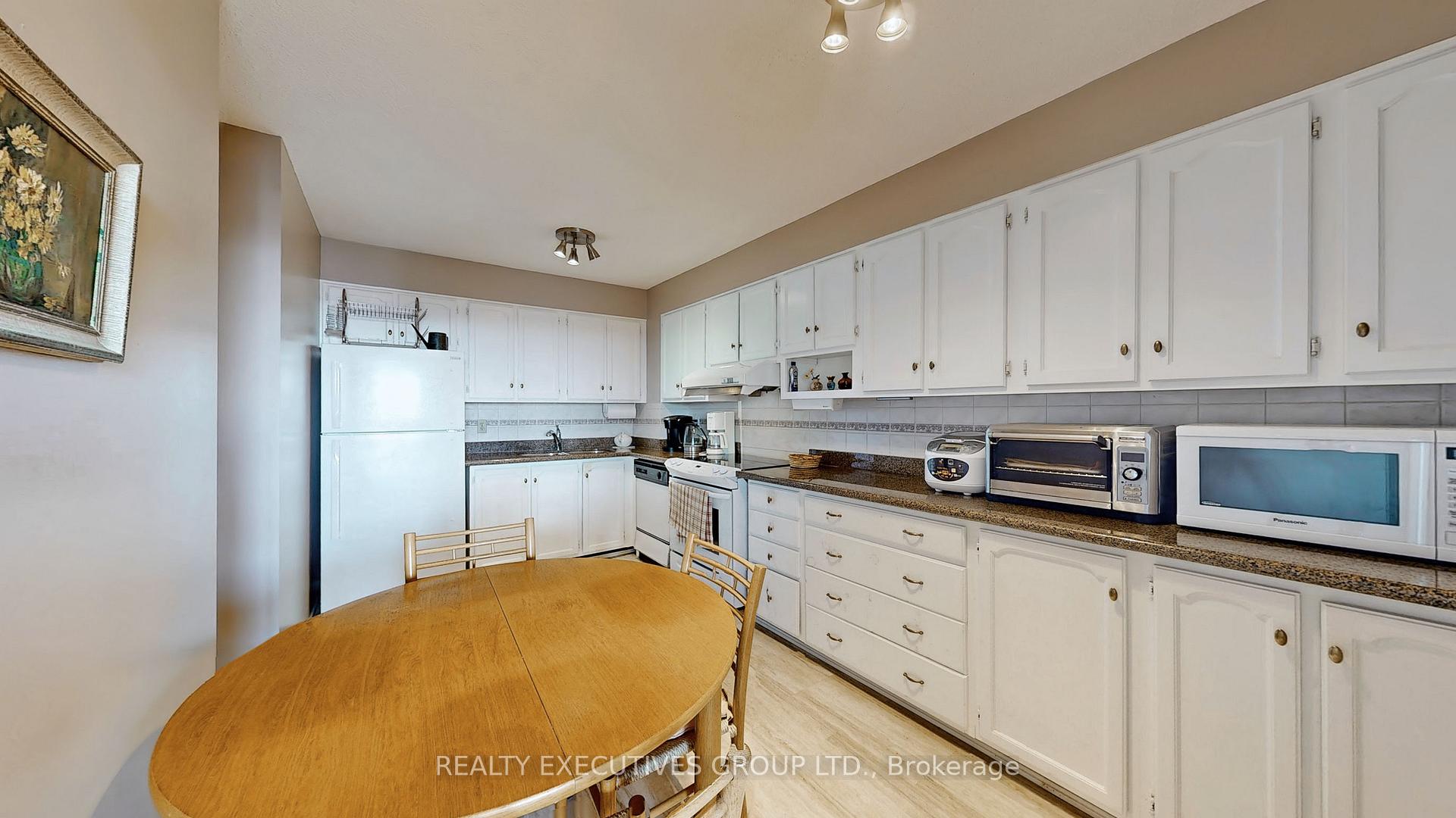Photo 13 of Unit 1502, 8111 Yonge Street, Markham, Royal Orchard — HOMEH