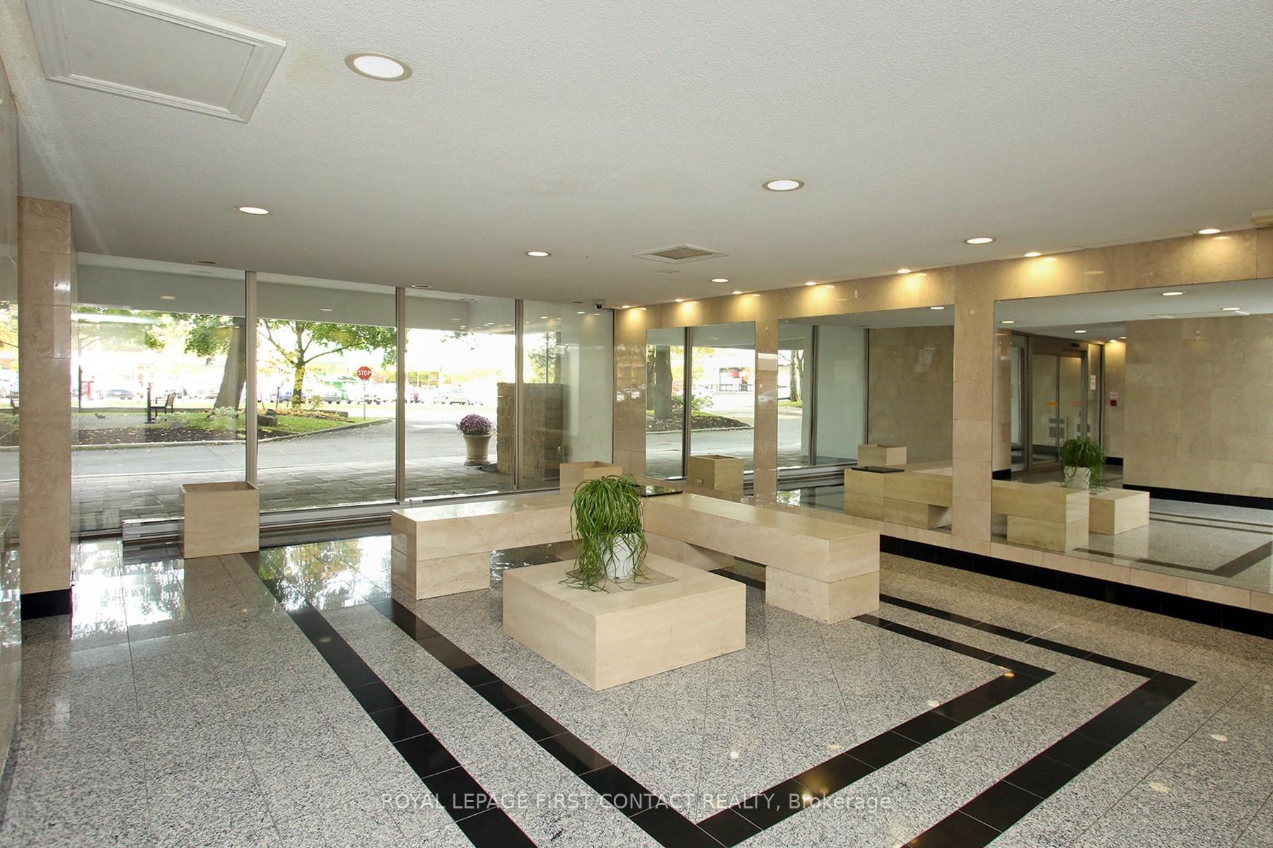 Photo 2 of Unit 102, 1 Royal Orchard Blv Boulevard, Markham, Royal Orchard — HOMEH