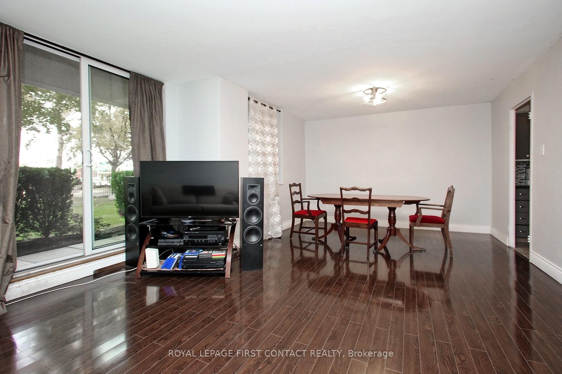 Photo 3 of Unit 102, 1 Royal Orchard Blv Boulevard, Markham, Royal Orchard — HOMEH