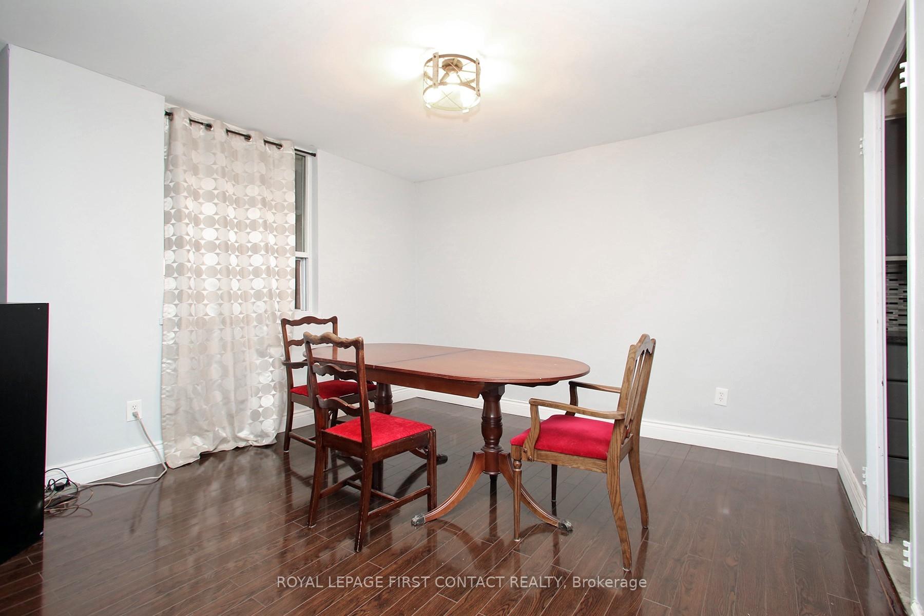 Photo 4 of Unit 102, 1 Royal Orchard Blv Boulevard, Markham, Royal Orchard — HOMEH