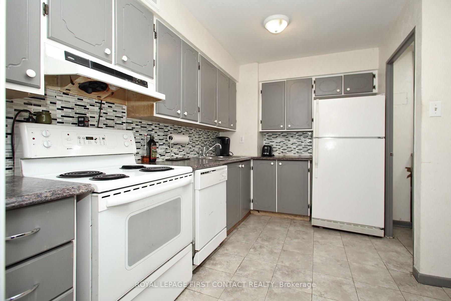 Photo 6 of Unit 102, 1 Royal Orchard Blv Boulevard, Markham, Royal Orchard — HOMEH