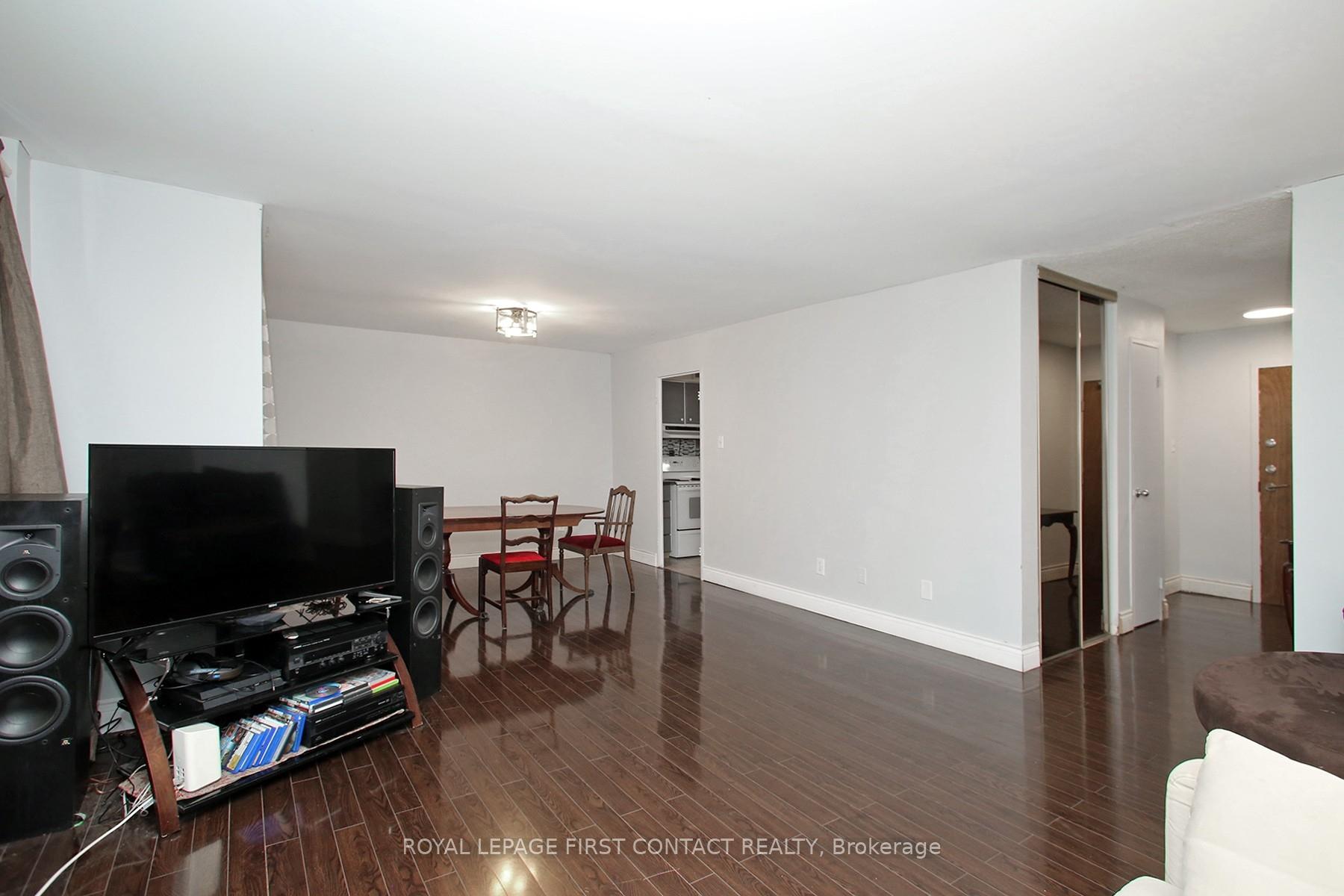 Photo 8 of Unit 102, 1 Royal Orchard Blv Boulevard, Markham, Royal Orchard — HOMEH