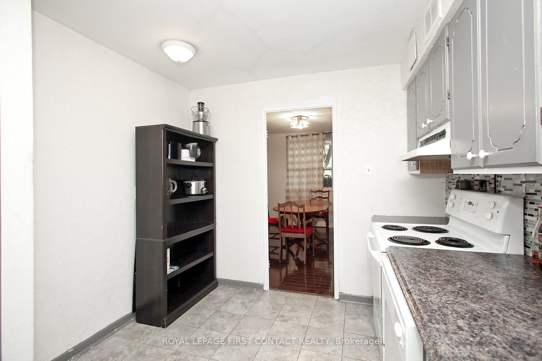 Photo 10 of Unit 102, 1 Royal Orchard Blv Boulevard, Markham, Royal Orchard — HOMEH