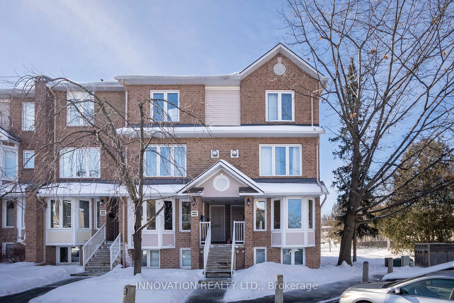 Front of Unit 9, 1657 Locksley Lane