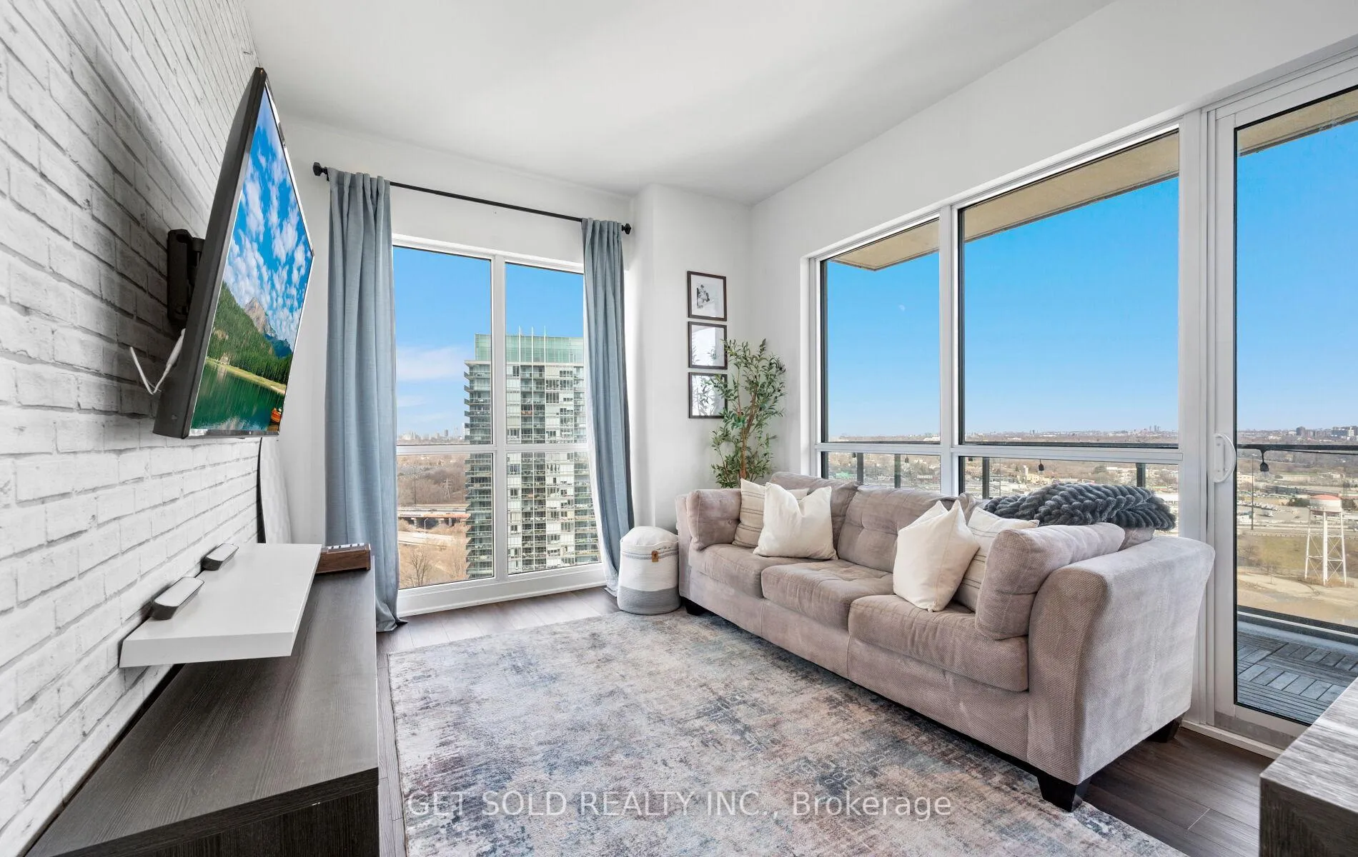 Front of Unit 2407, 10 Park Lawn Road