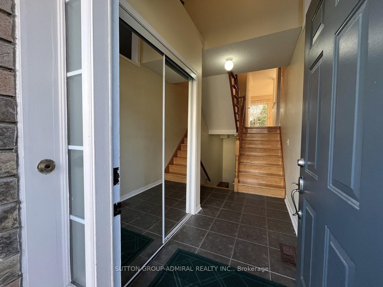 Photo 3 of Unit 35, 19 Foxchase Avenue, Vaughan, East Woodbridge — HOMEH
