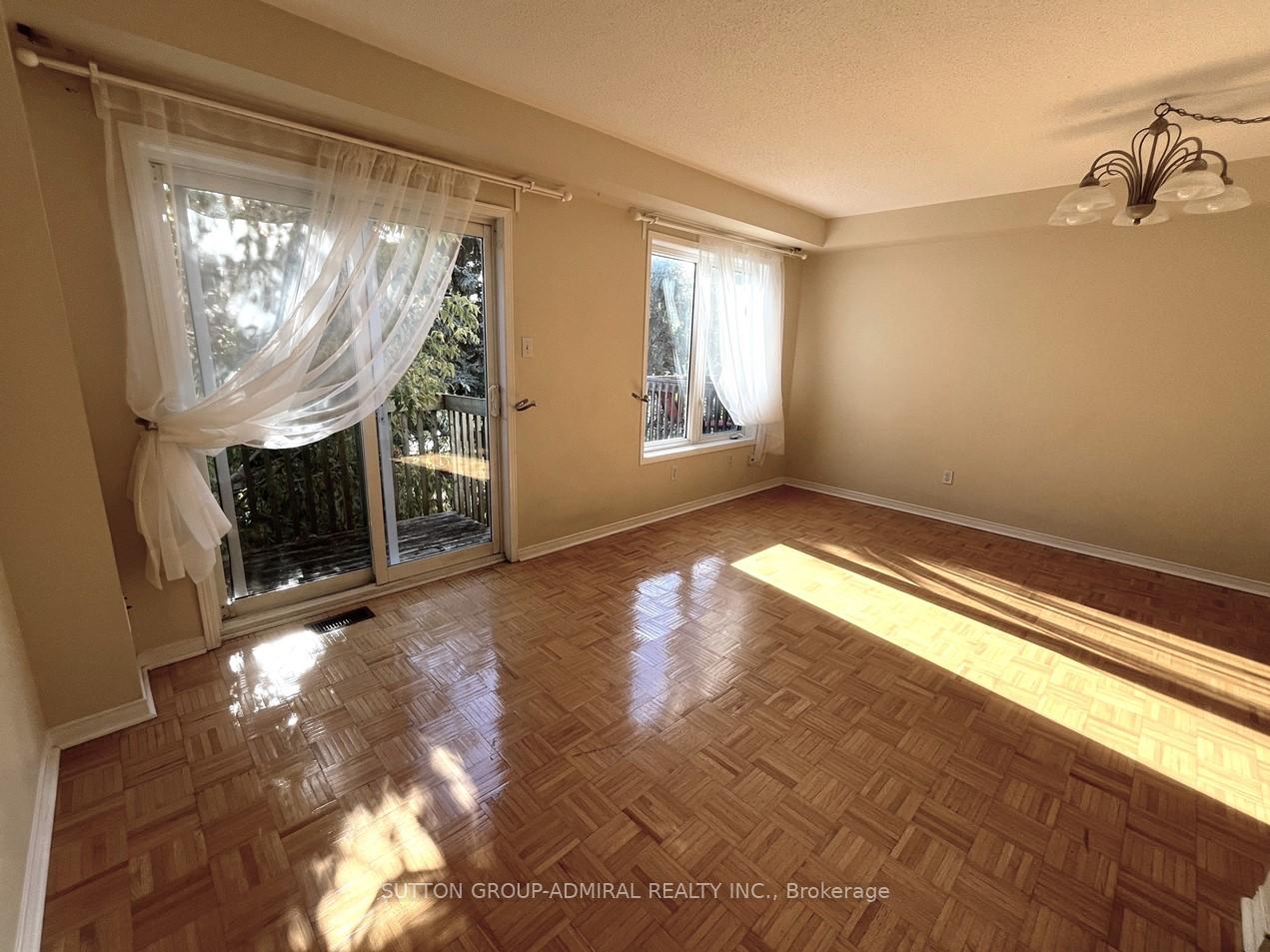 Photo 5 of Unit 35, 19 Foxchase Avenue, Vaughan, East Woodbridge — HOMEH
