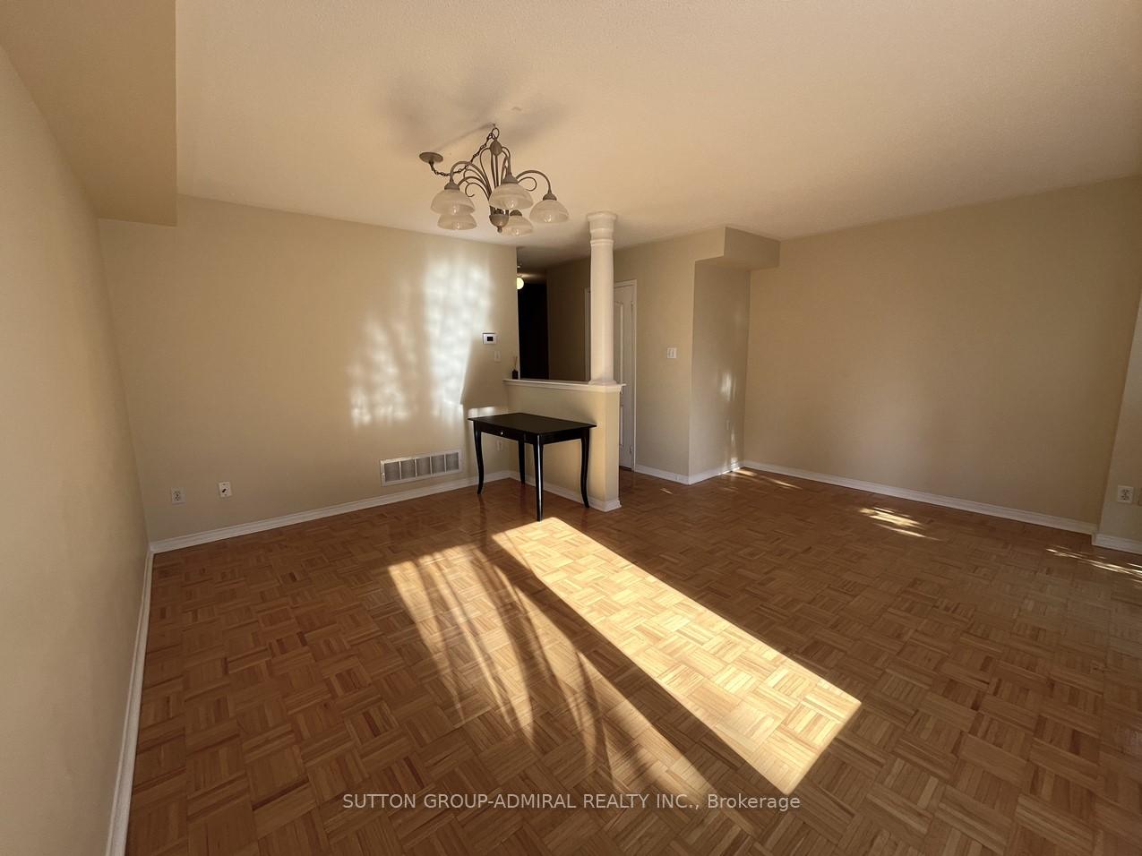 Photo 7 of Unit 35, 19 Foxchase Avenue, Vaughan, East Woodbridge — HOMEH
