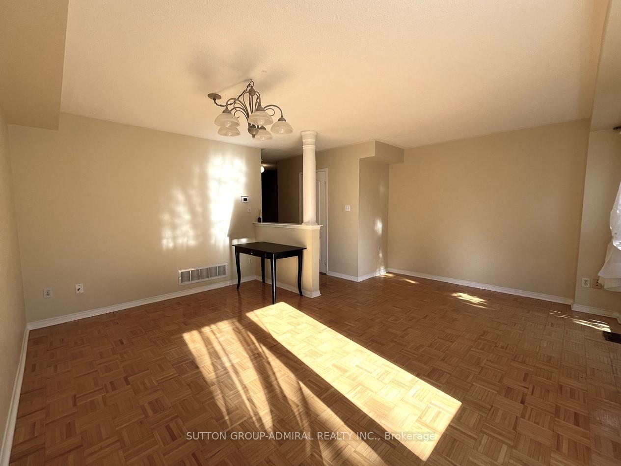 Photo 8 of Unit 35, 19 Foxchase Avenue, Vaughan, East Woodbridge — HOMEH