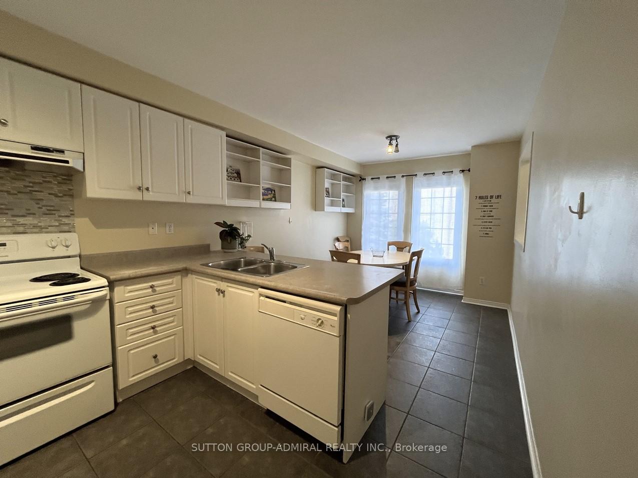 Photo 9 of Unit 35, 19 Foxchase Avenue, Vaughan, East Woodbridge — HOMEH
