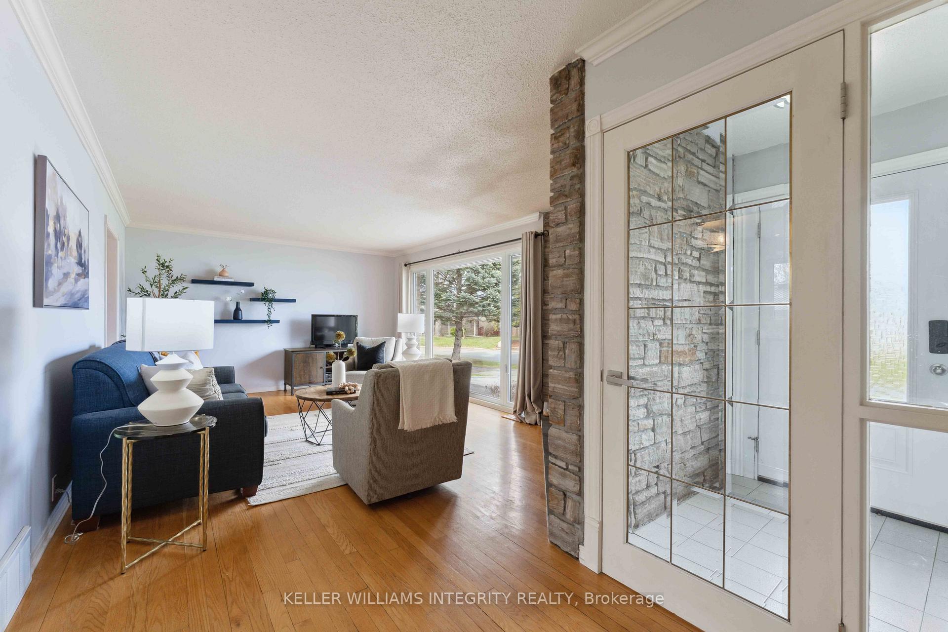 Photo 3 of 6 Whitburn Crescent, Ottawa, Crystal Beach — HOMEH