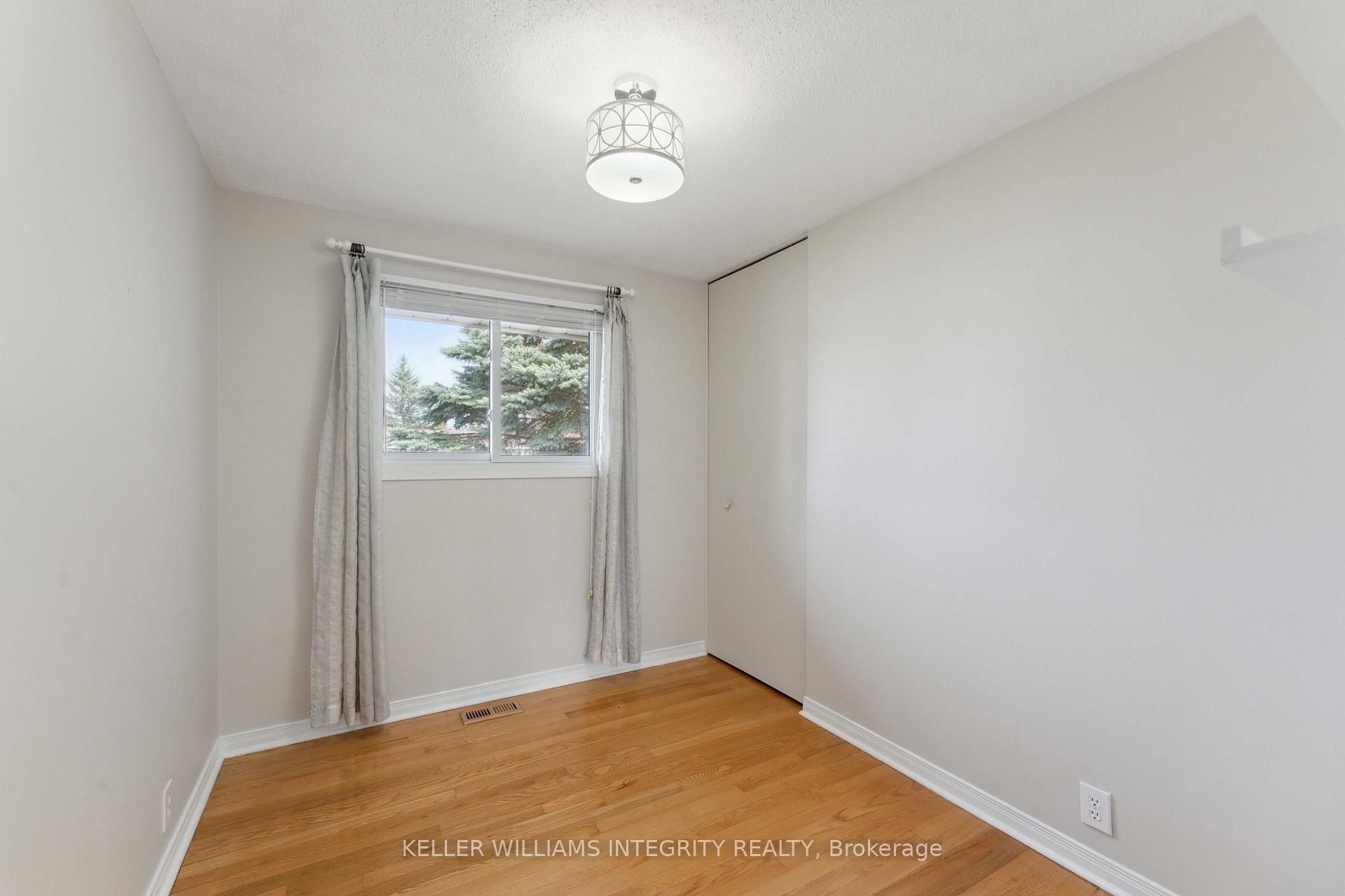 Photo 15 of 6 Whitburn Crescent, Ottawa, Crystal Beach — HOMEH
