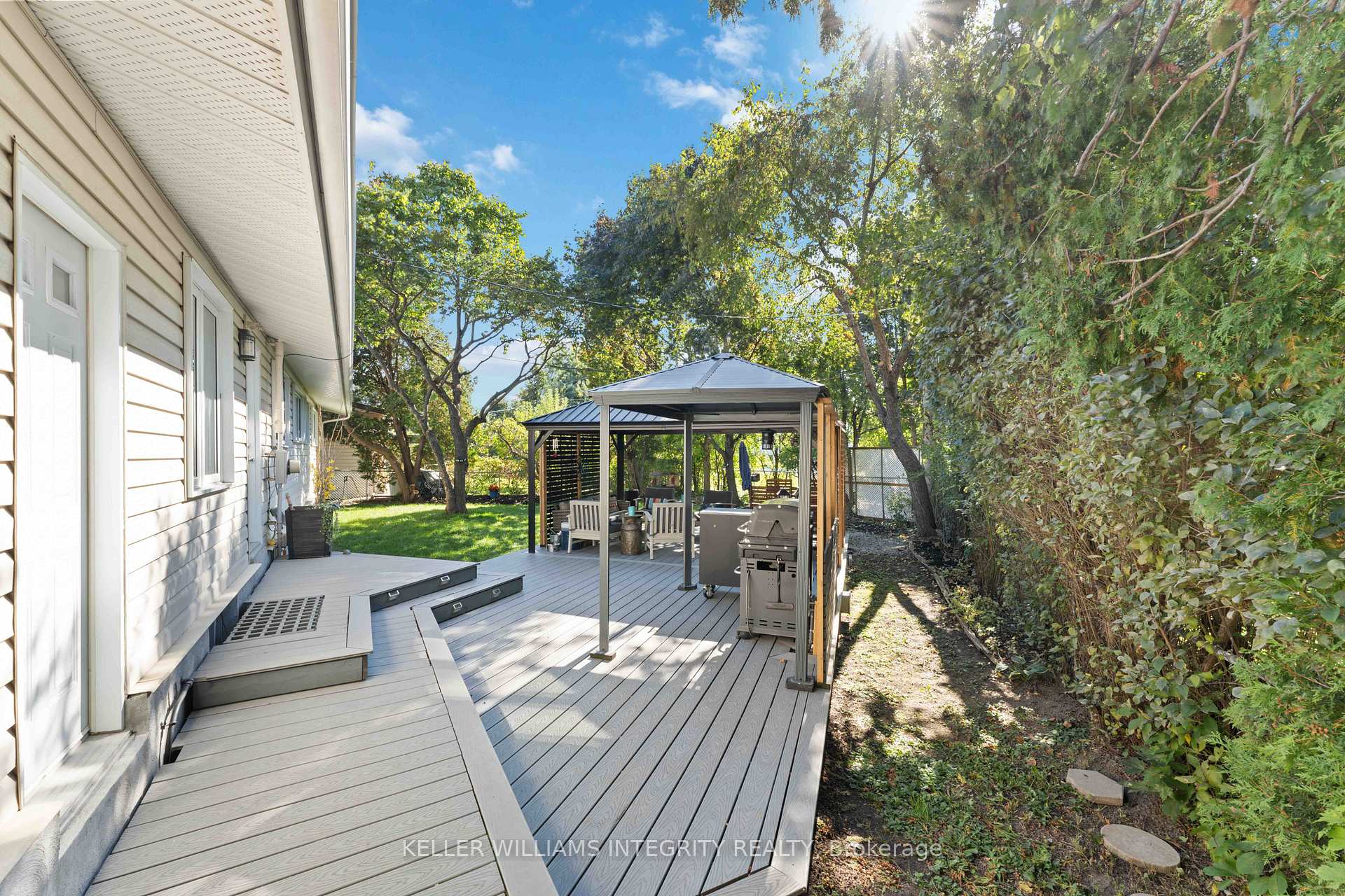 Photo 28 of 6 Whitburn Crescent, Ottawa, Crystal Beach — HOMEH