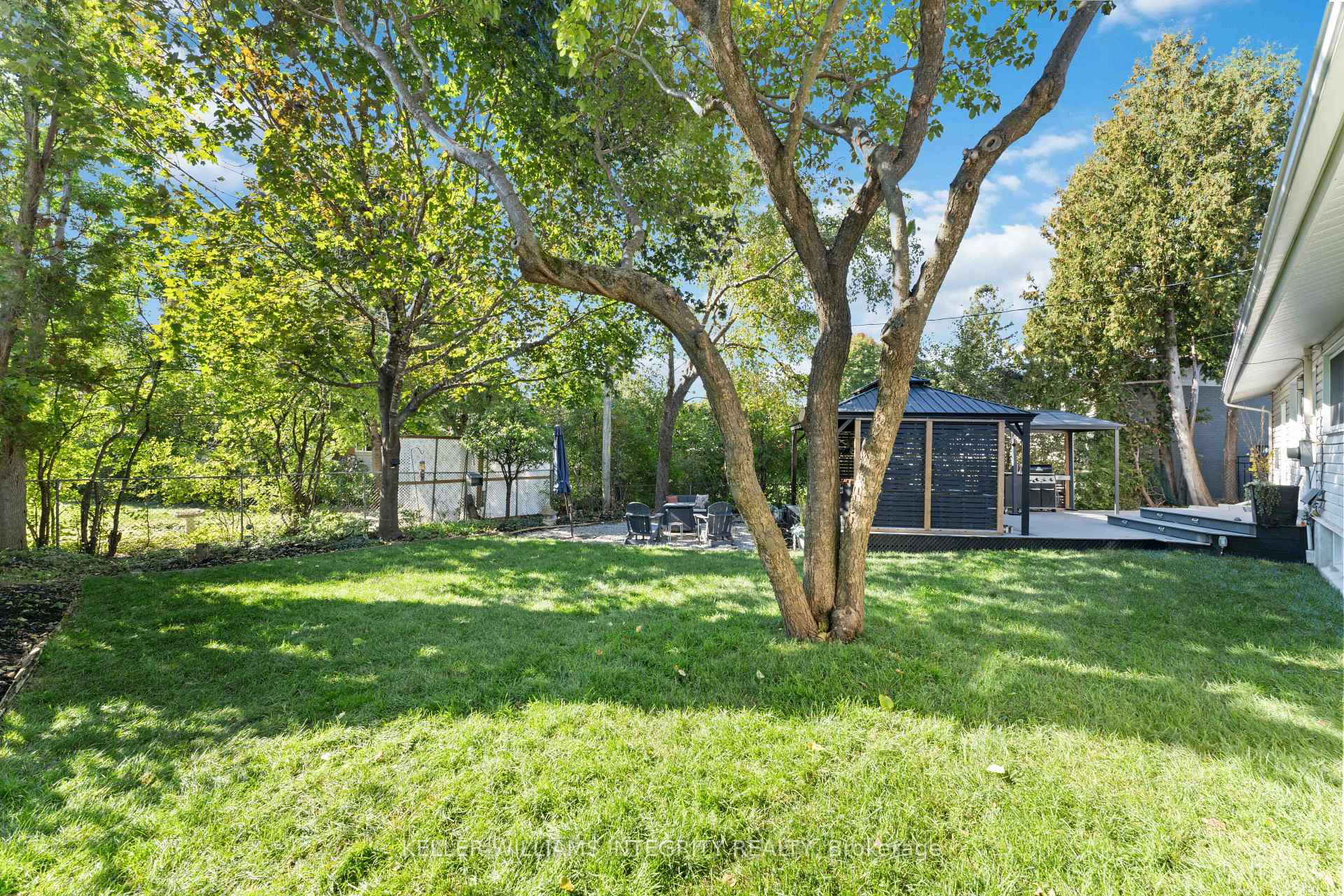 Photo 35 of 6 Whitburn Crescent, Ottawa, Crystal Beach — HOMEH