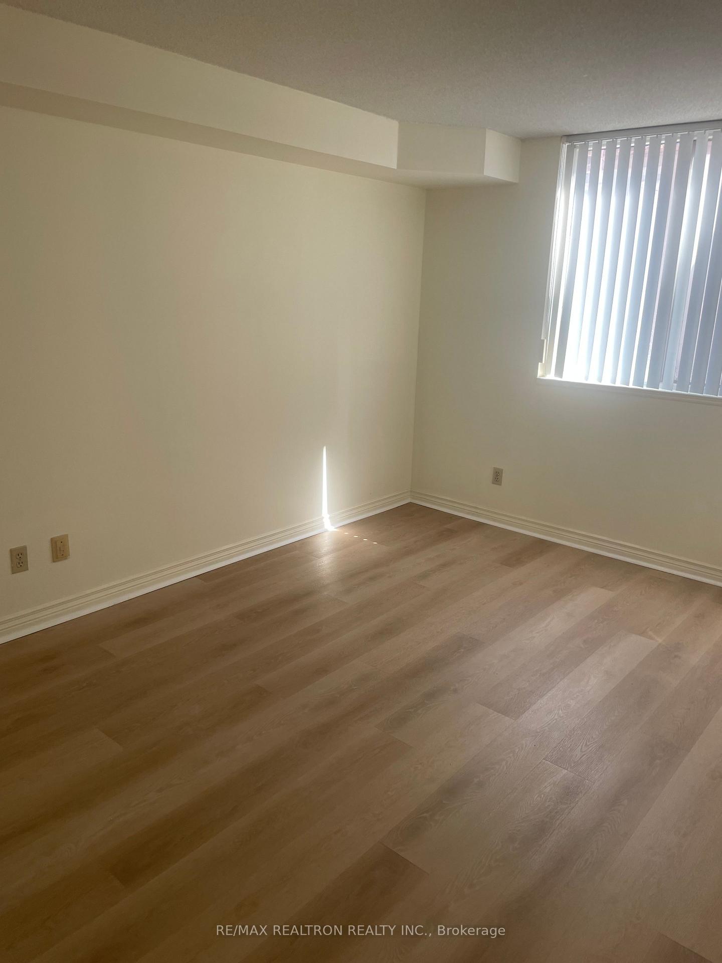 Photo 3 of Unit 1001, 736 Bay Street, Toronto, Bay Street Corridor — HOMEH