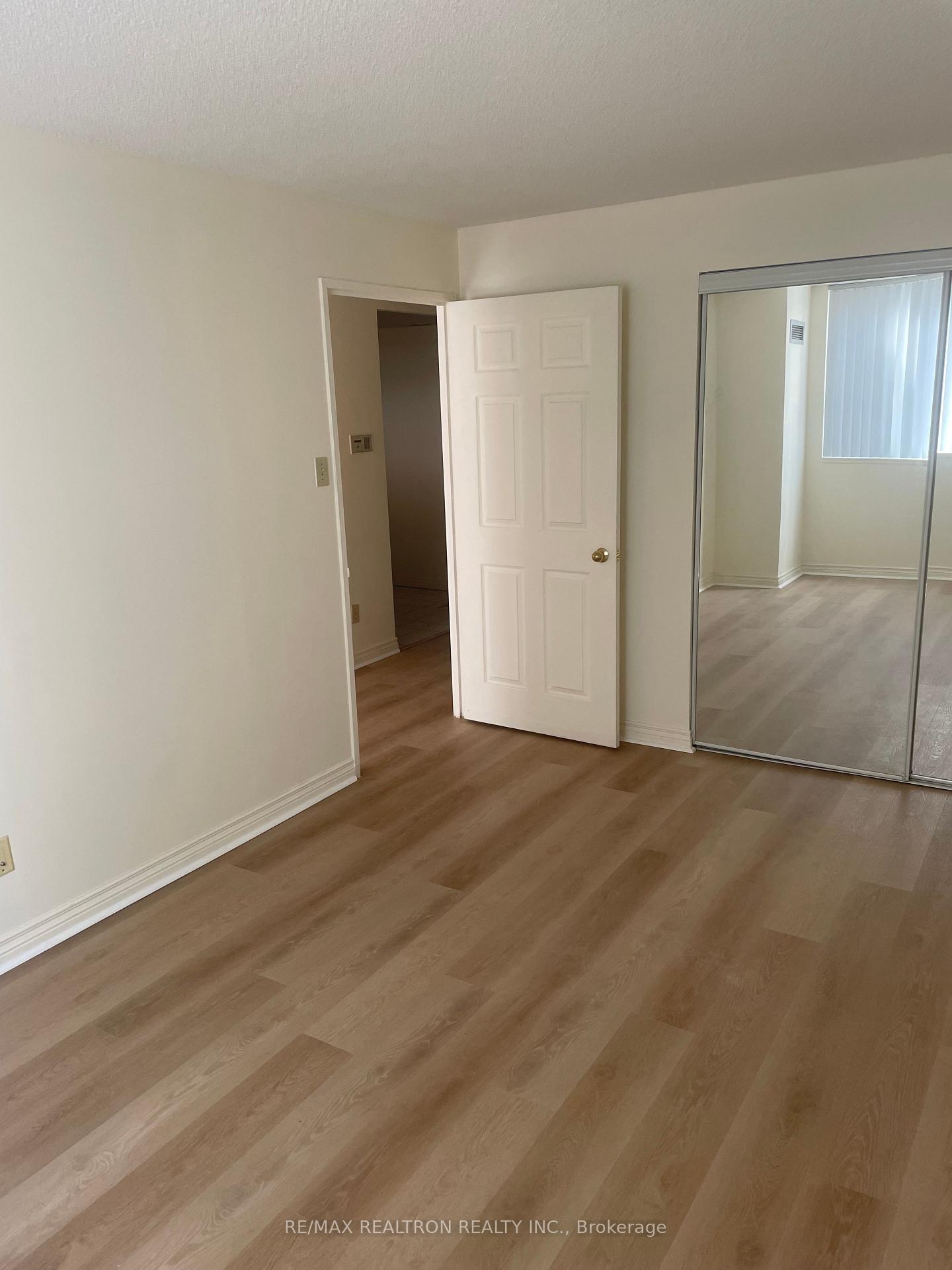Photo 4 of Unit 1001, 736 Bay Street, Toronto, Bay Street Corridor — HOMEH