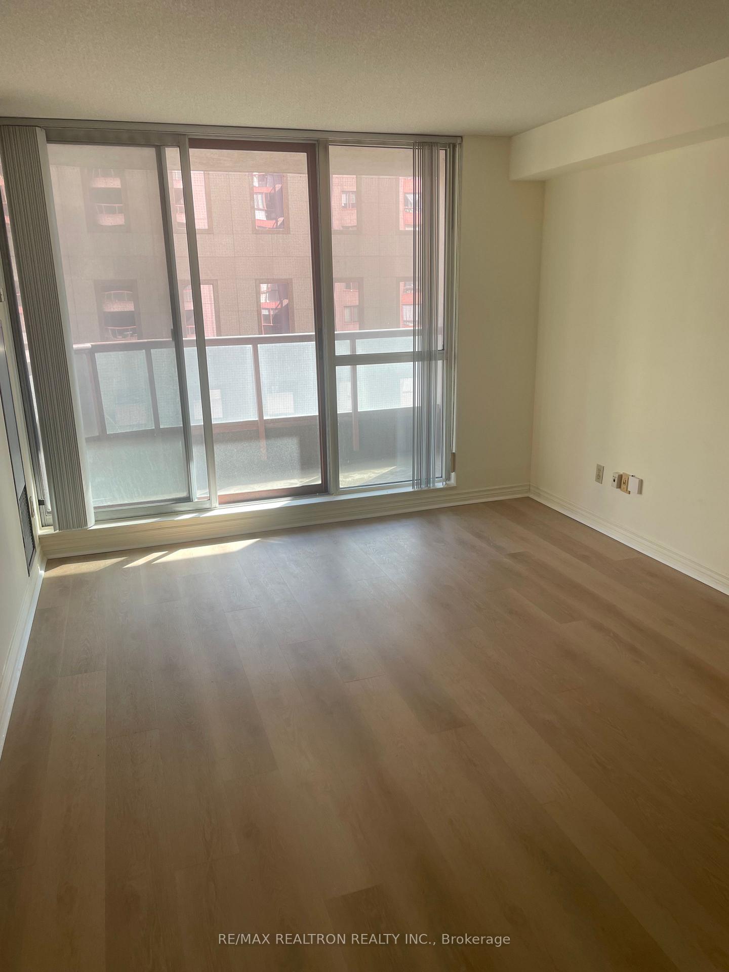 Photo 5 of Unit 1001, 736 Bay Street, Toronto, Bay Street Corridor — HOMEH