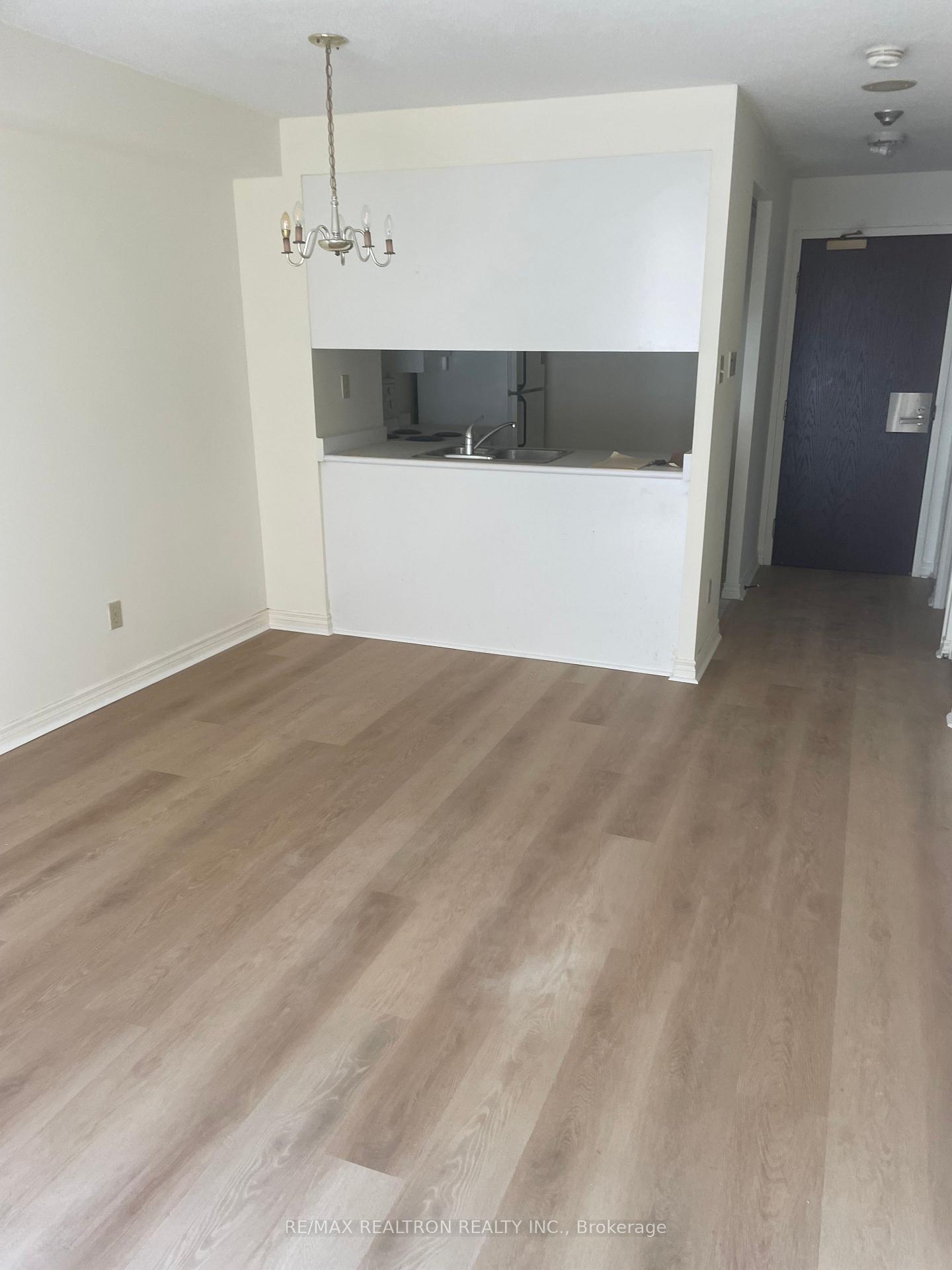 Photo 6 of Unit 1001, 736 Bay Street, Toronto, Bay Street Corridor — HOMEH