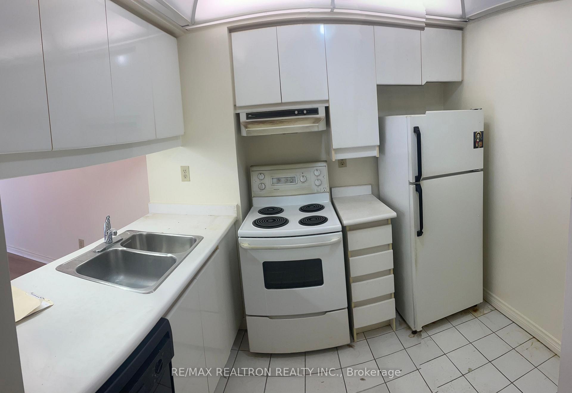 Photo 7 of Unit 1001, 736 Bay Street, Toronto, Bay Street Corridor — HOMEH