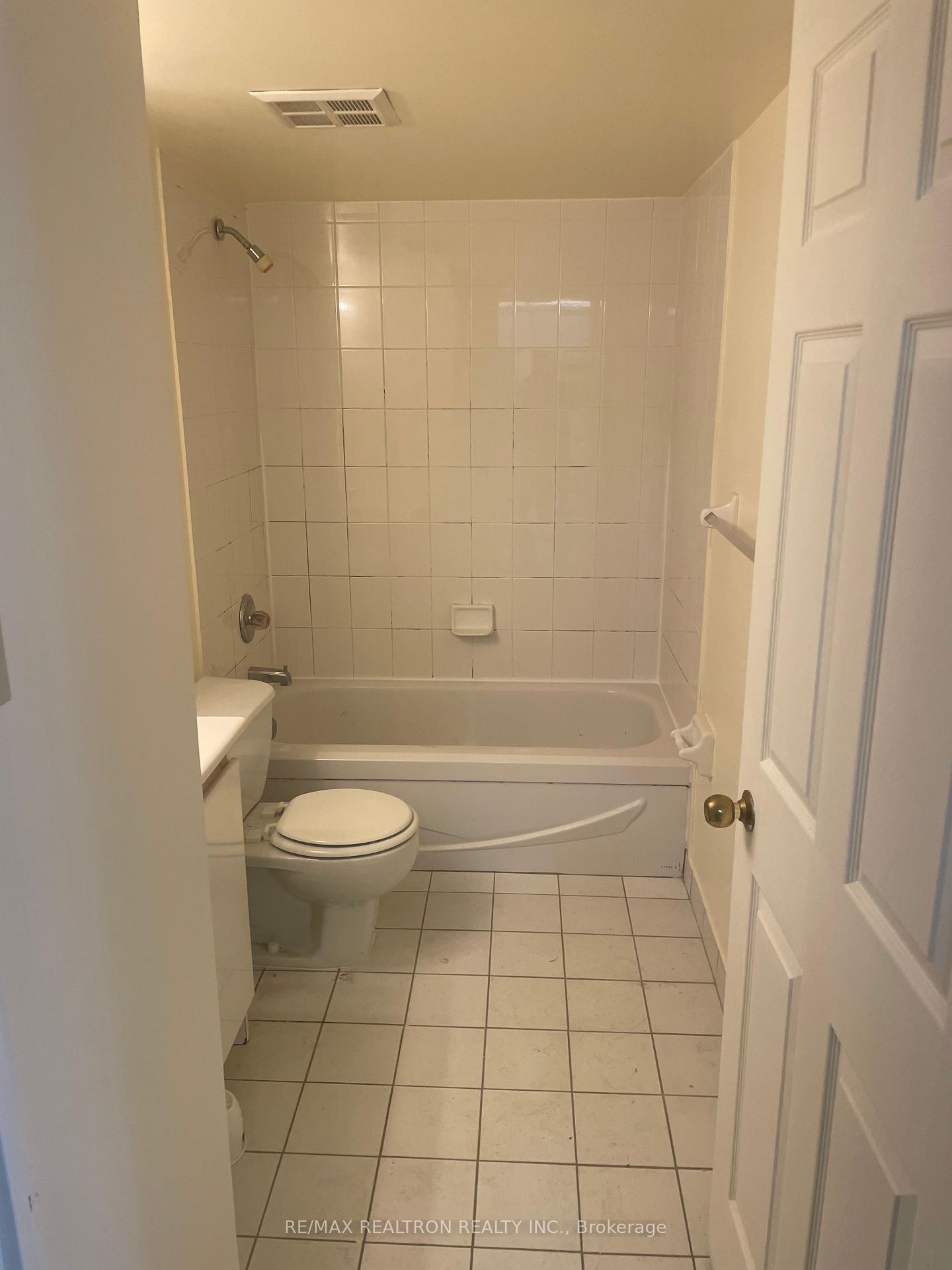 Photo 8 of Unit 1001, 736 Bay Street, Toronto, Bay Street Corridor — HOMEH