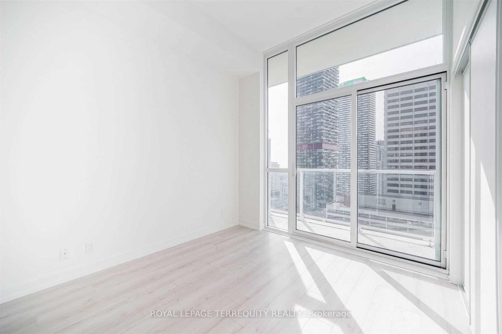Photo 4 of Unit 1710, 33 Helendale Avenue, Toronto, Yonge-Eglinton — HOMEH